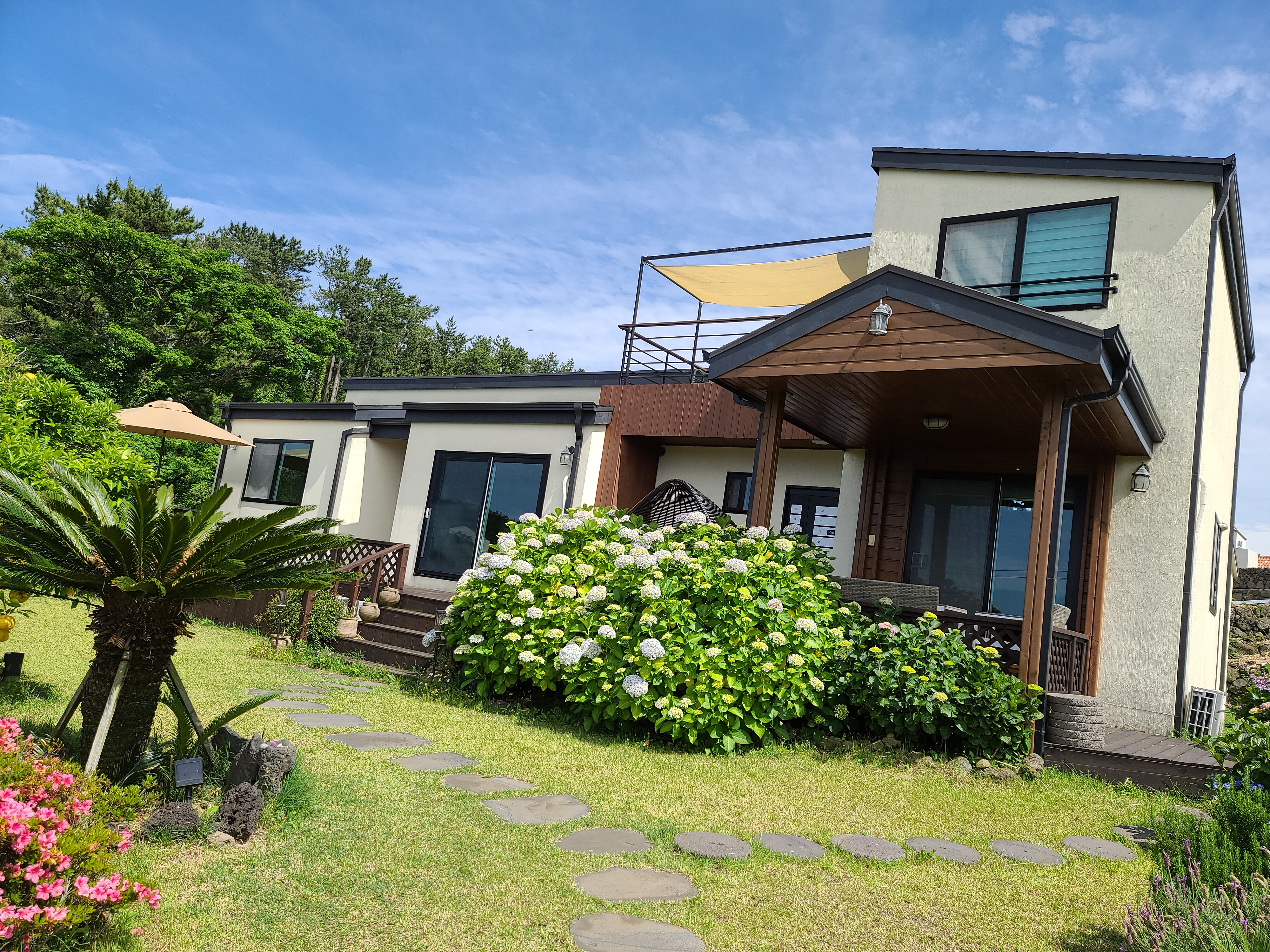 Sonangchae (Pine Forest) Cozy House (duplex terrace with distant sea view)