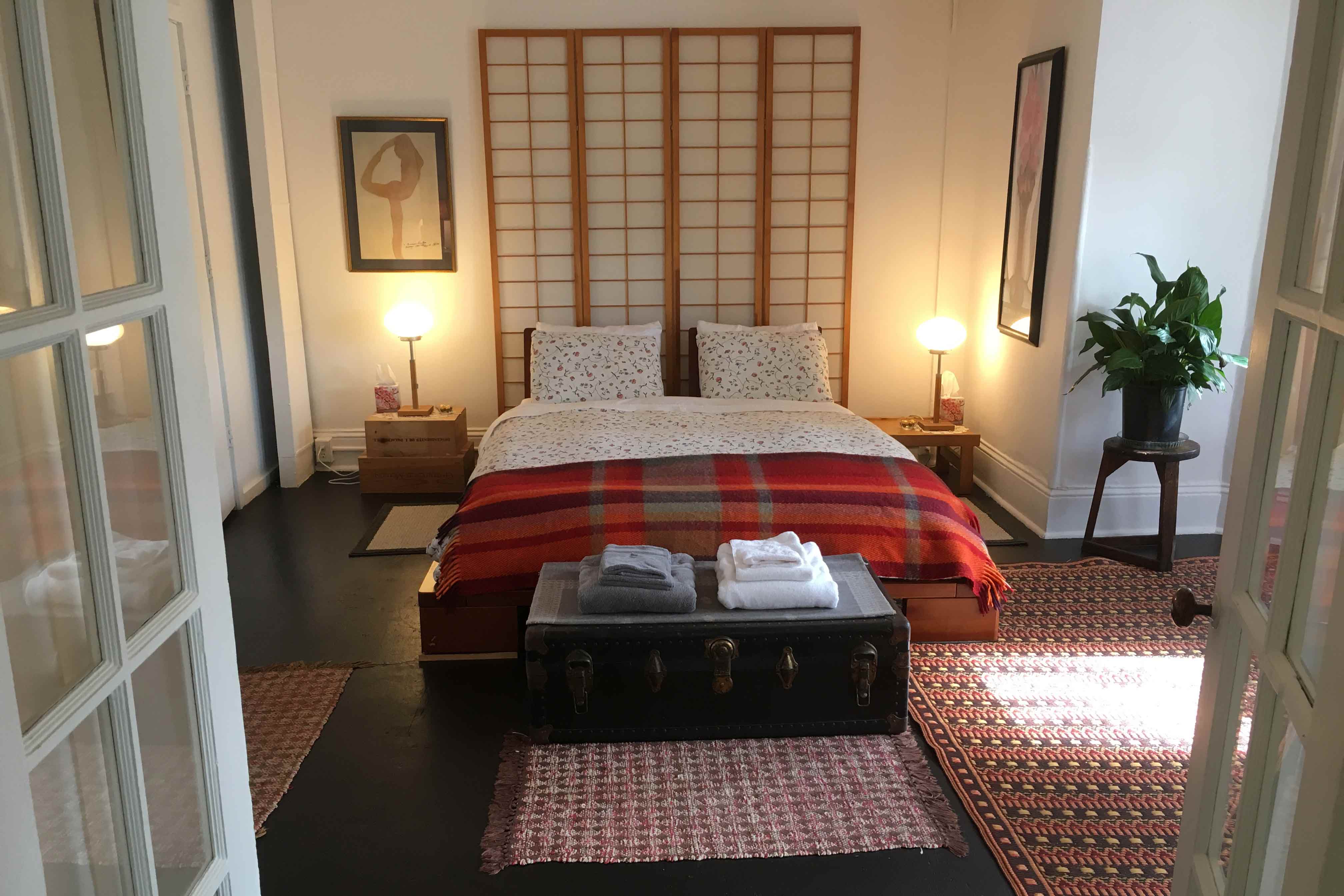 Eclectic Downtown Apartment - Walk to Everything!