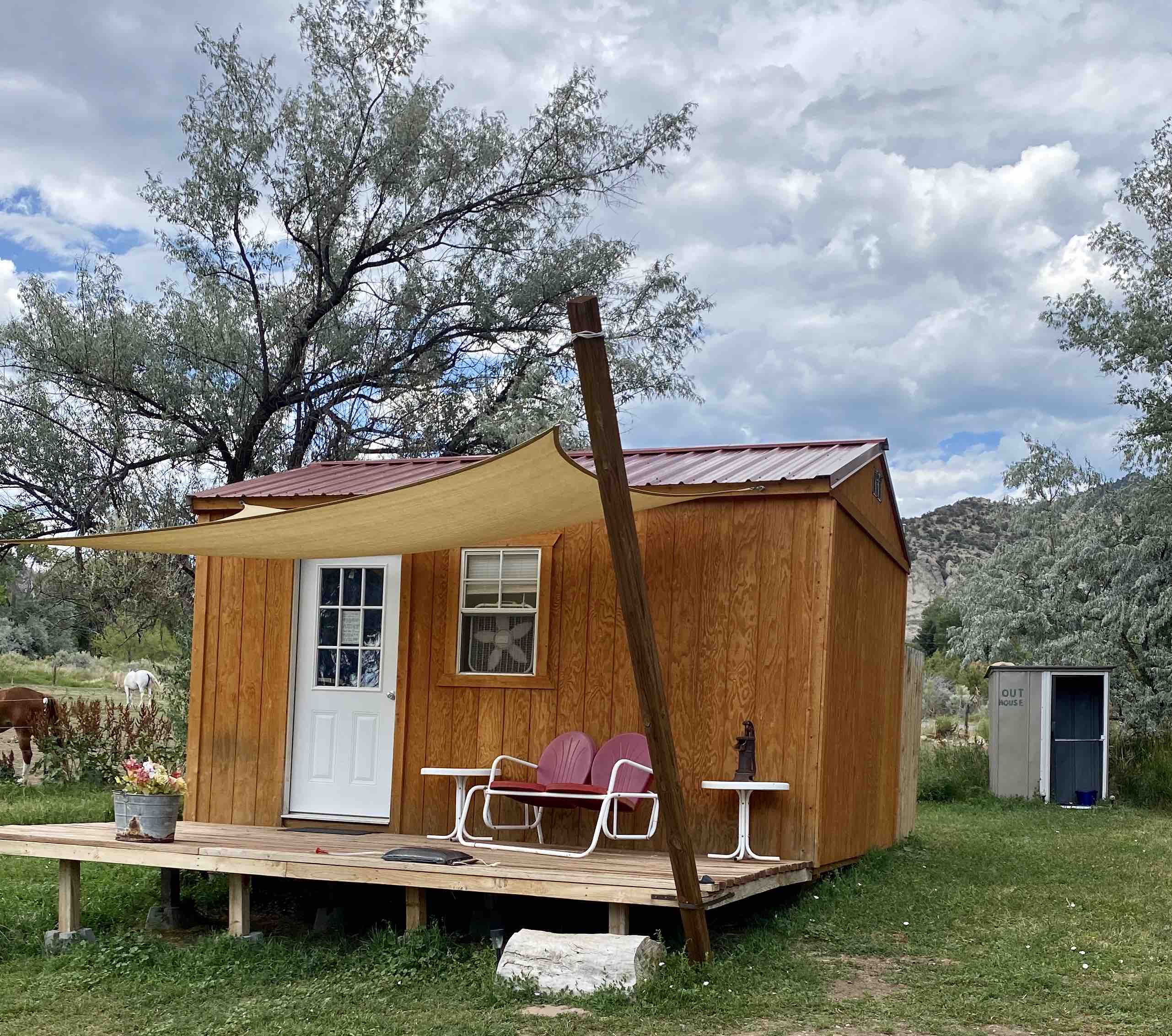 Wagon Wheel Ranch Pond Cabin; rough it in style! Tiny houses for Rent