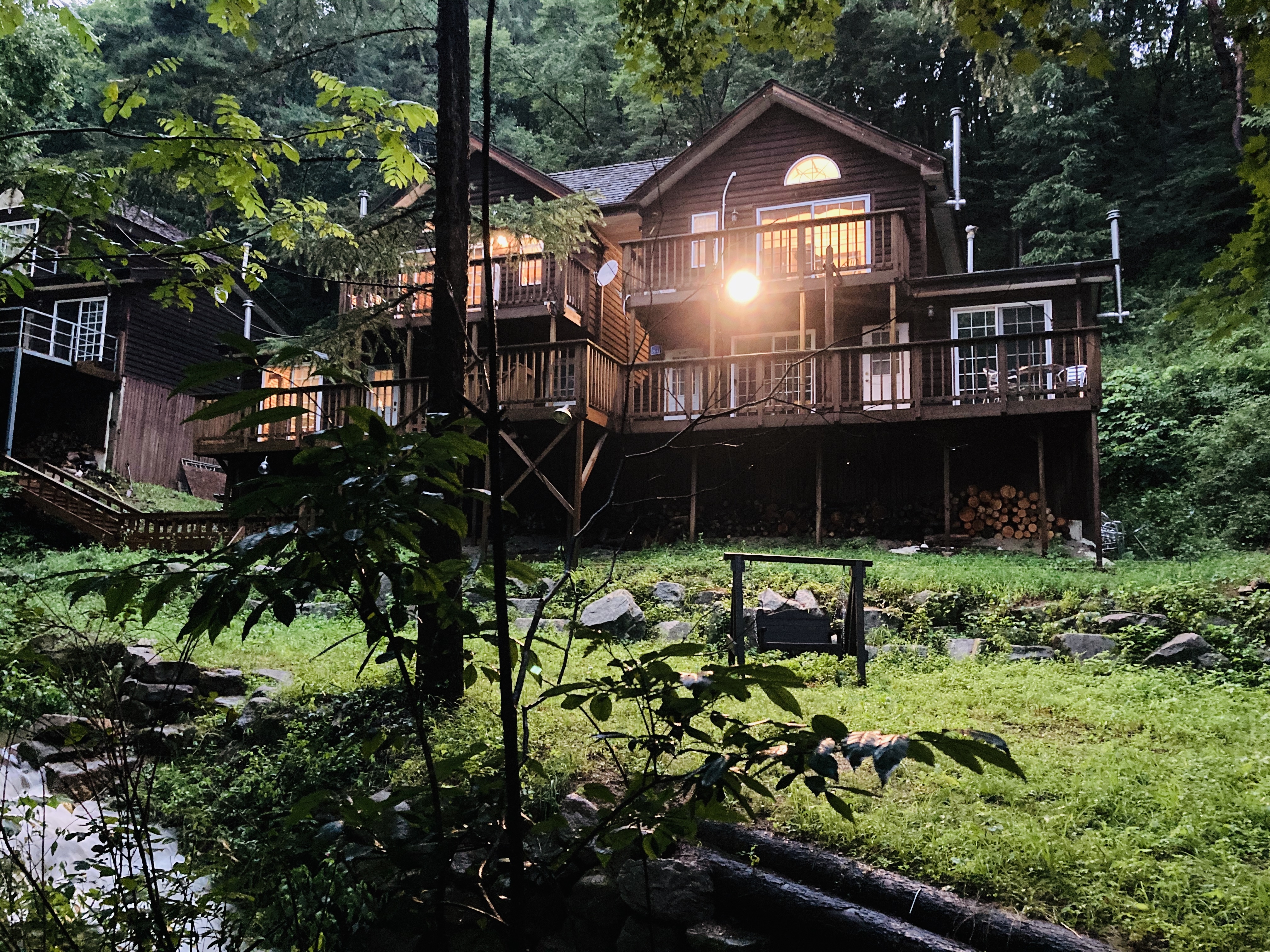 🌳Norwegian Forest [8 ‼ Healing️ Forest] The sound of the valley water in front of the terrace ~ 🔥Fireplace ~ Terrace Individual barbecue
