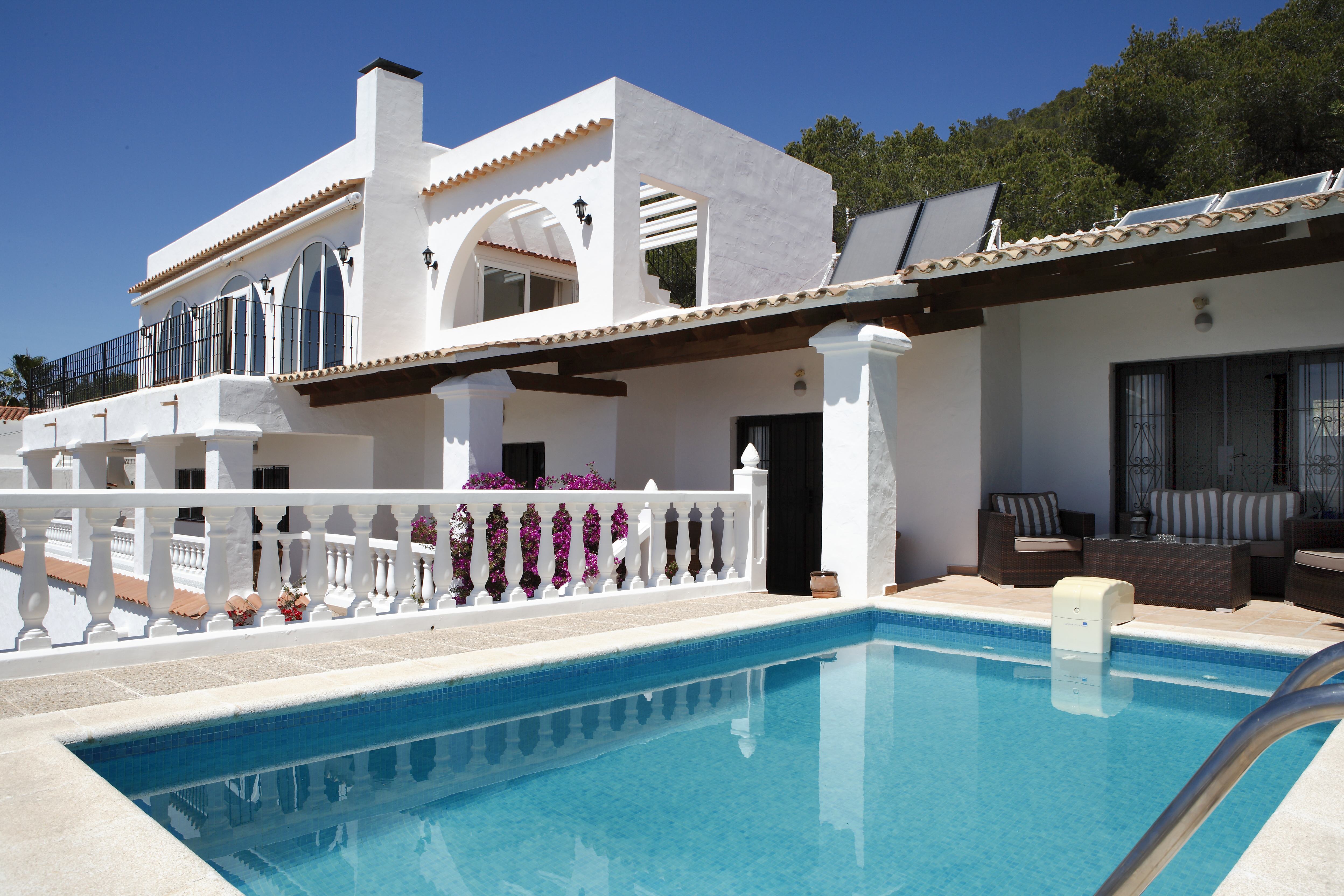 Villa with sea view, own pool near Playa den Bossa