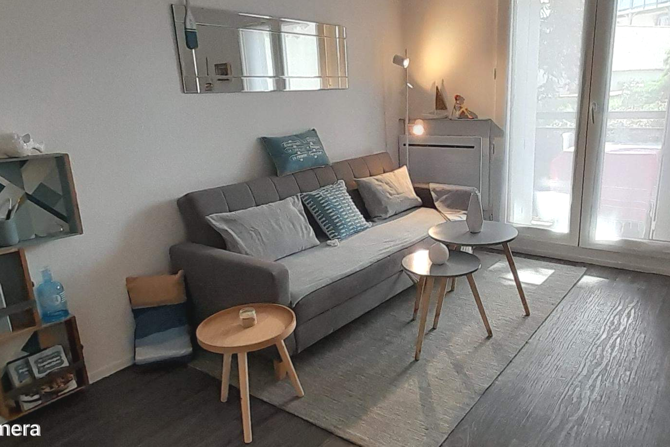 Waterfront apartment,
free parking.