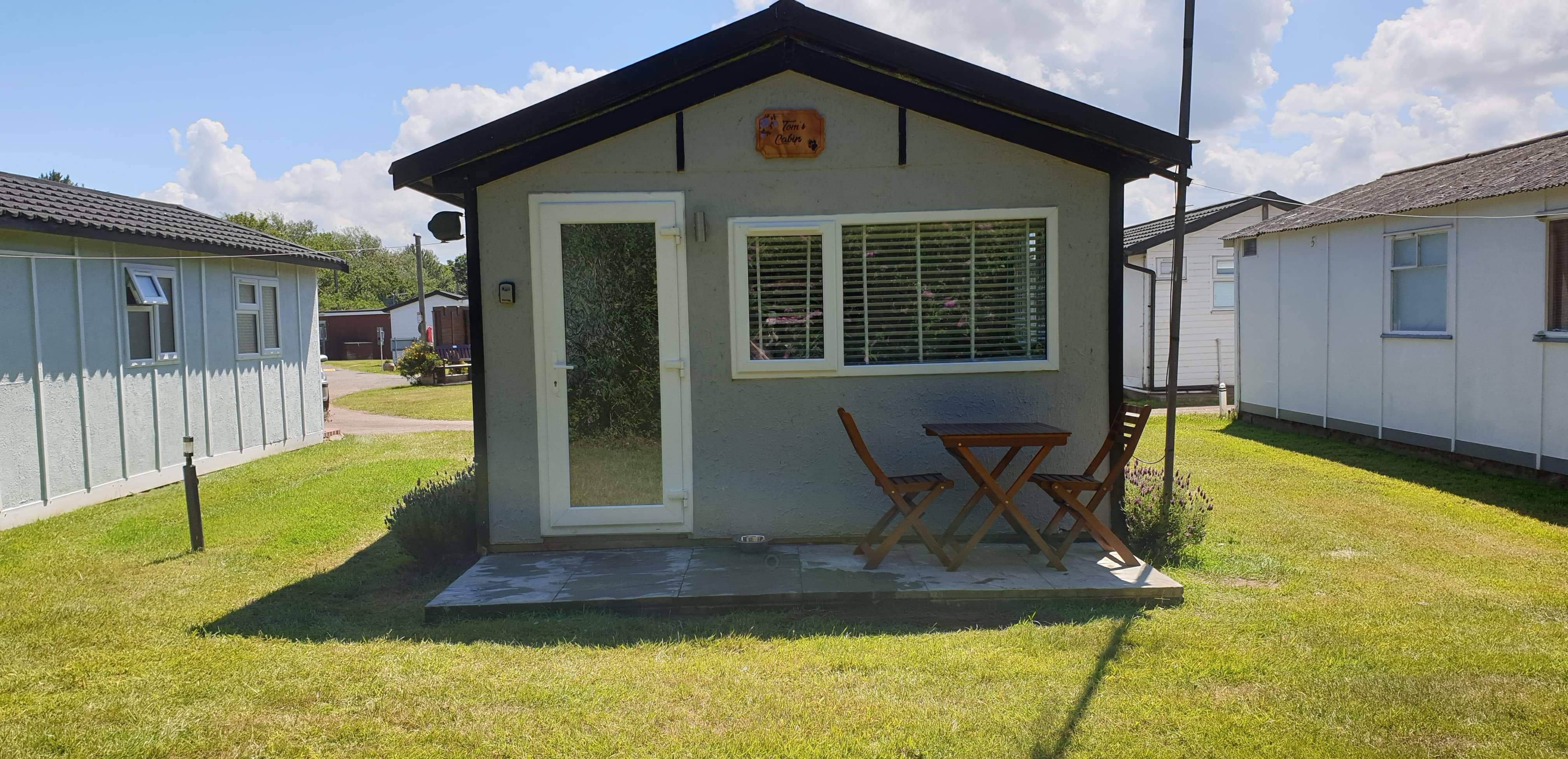 'Tom's Cabin' in the heart of Mundesley Chalets for Rent in Mundesley