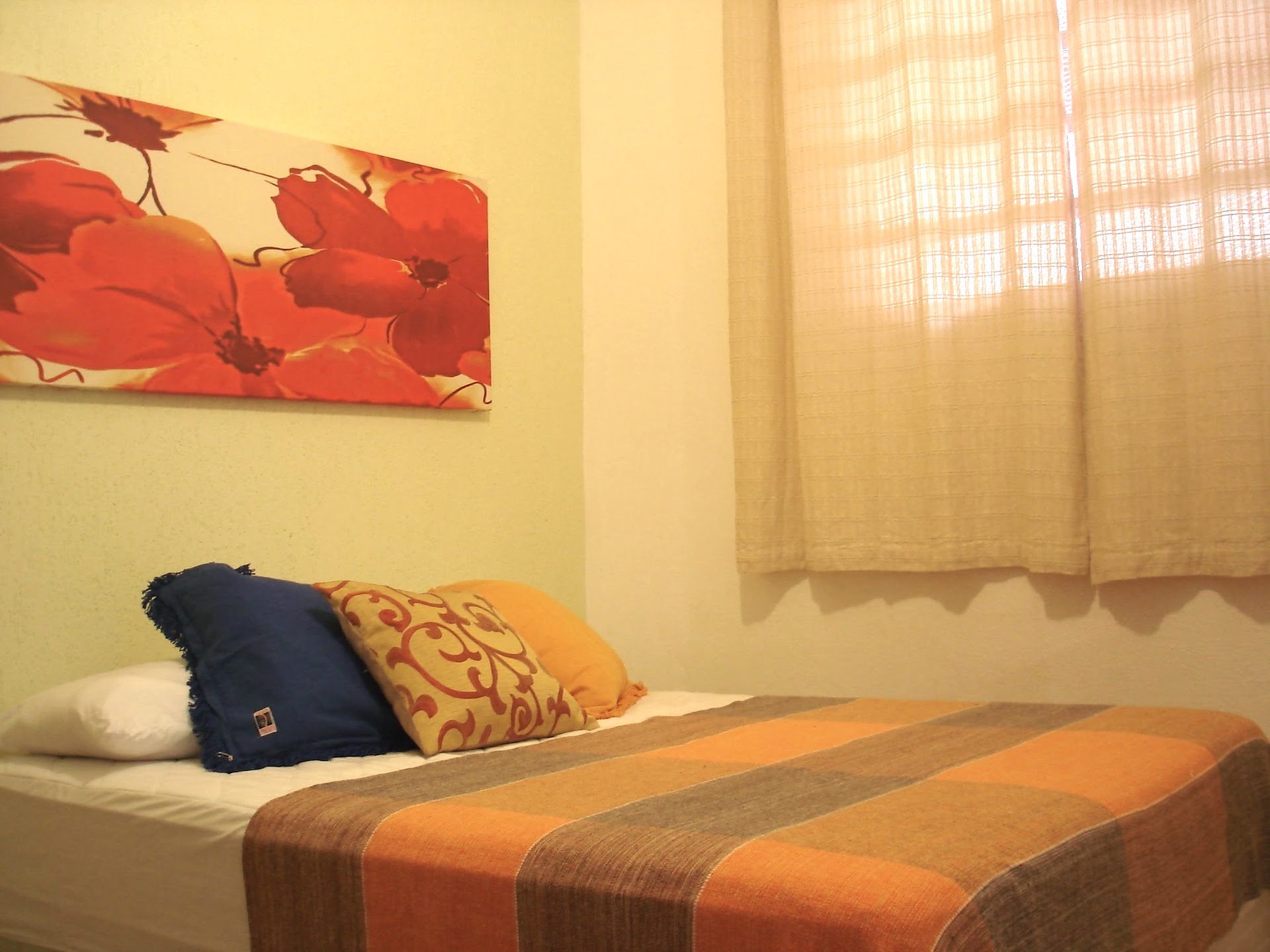 Aloha! Private and charming suites on the beach!