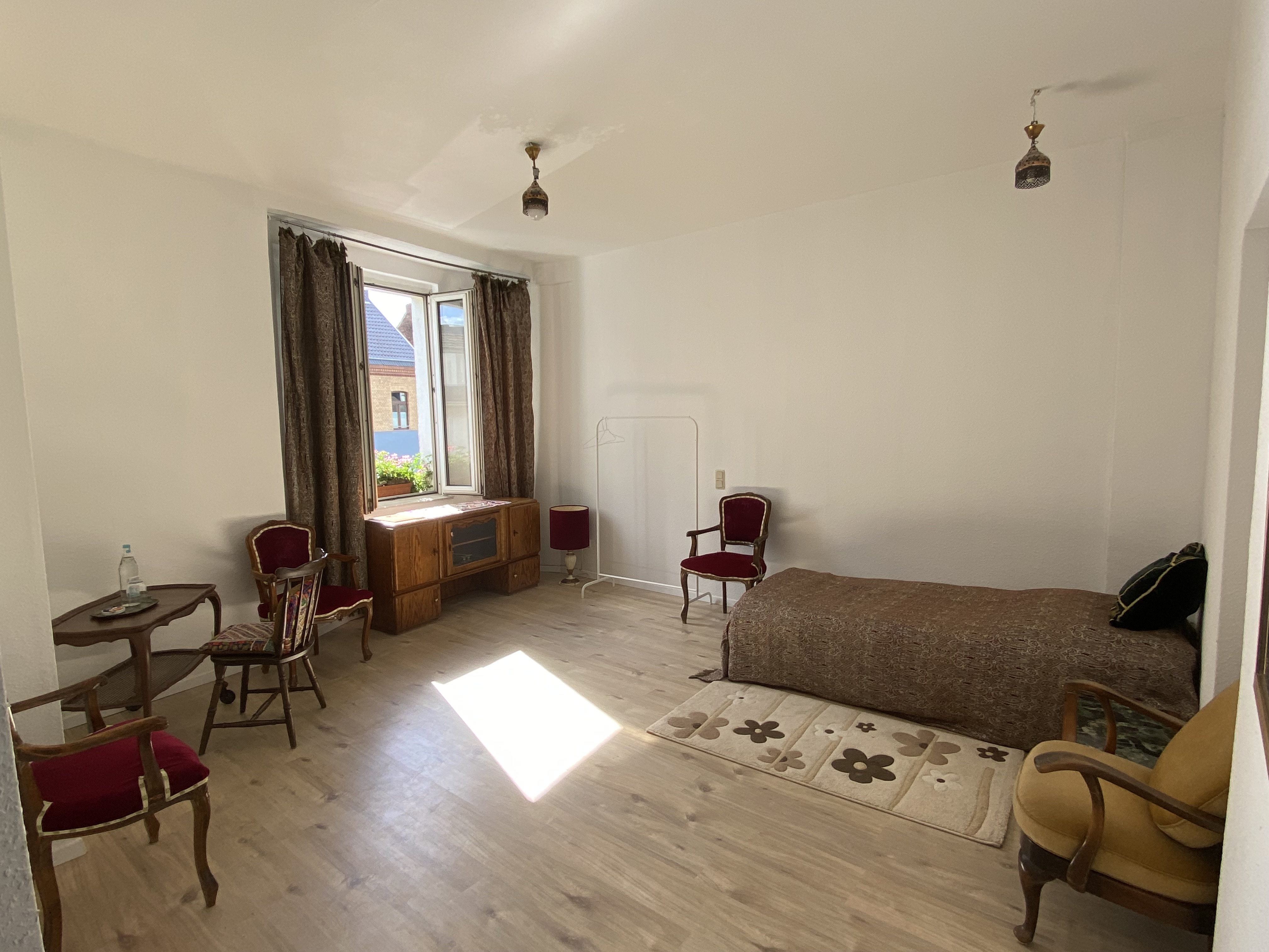 Central new flat in Hürth (5 Mins from Station)