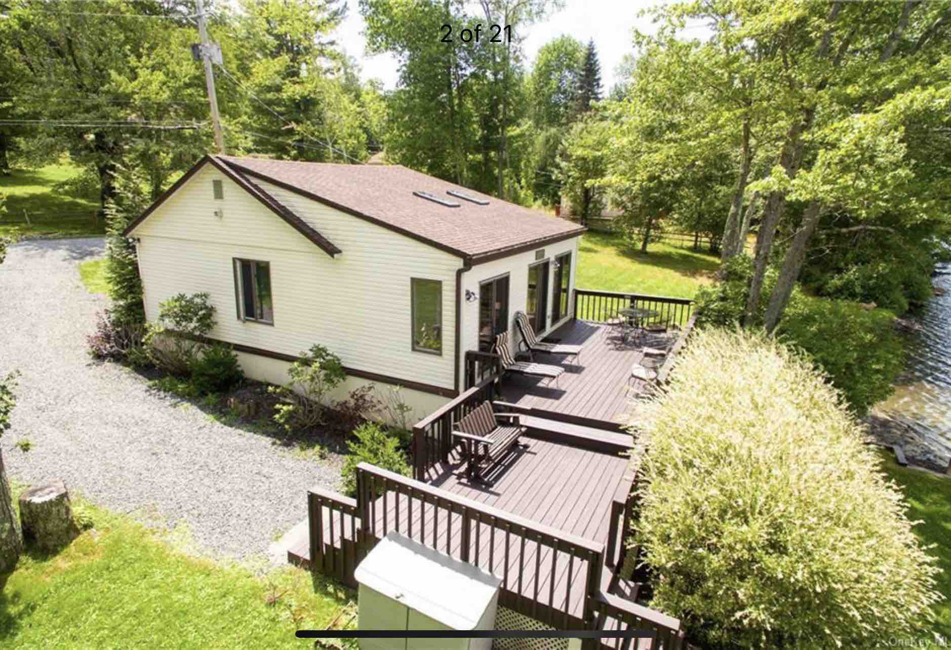 Charming Lakefront Cottage