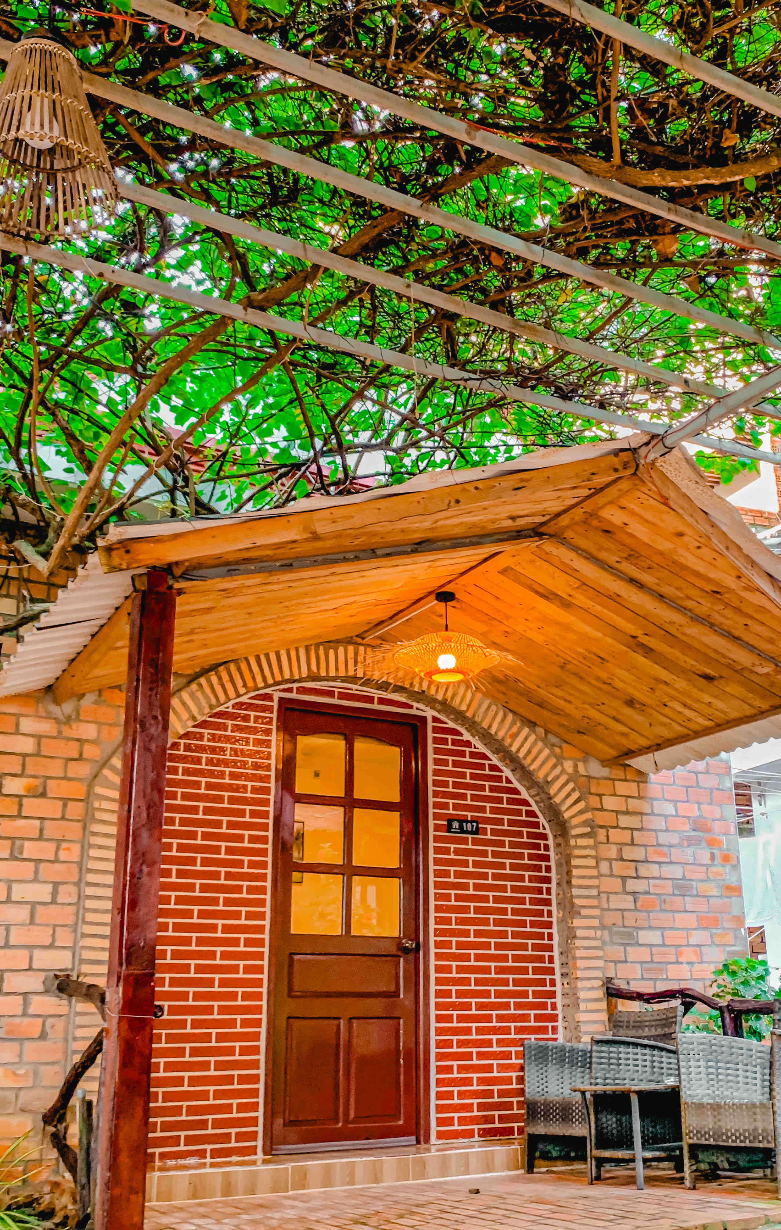 Bungalow with surrounding garden