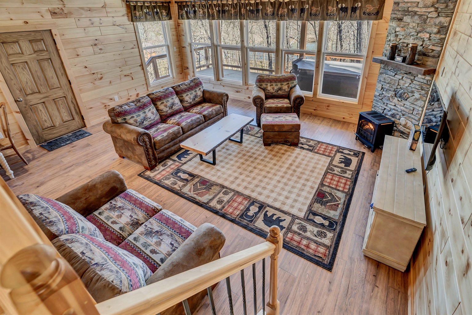 Cozy, Luxurious Fox Den in the Shenandoah Valley Cabins for Rent in