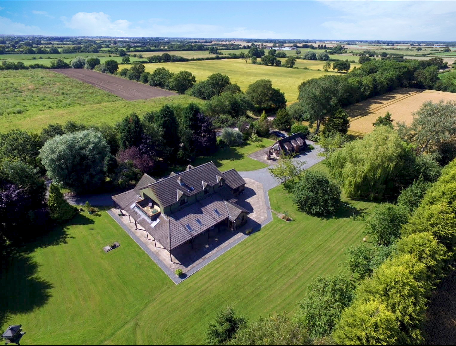 Woodland Lodge luxury rural retreat, sleeps 1014 Houses for Rent in