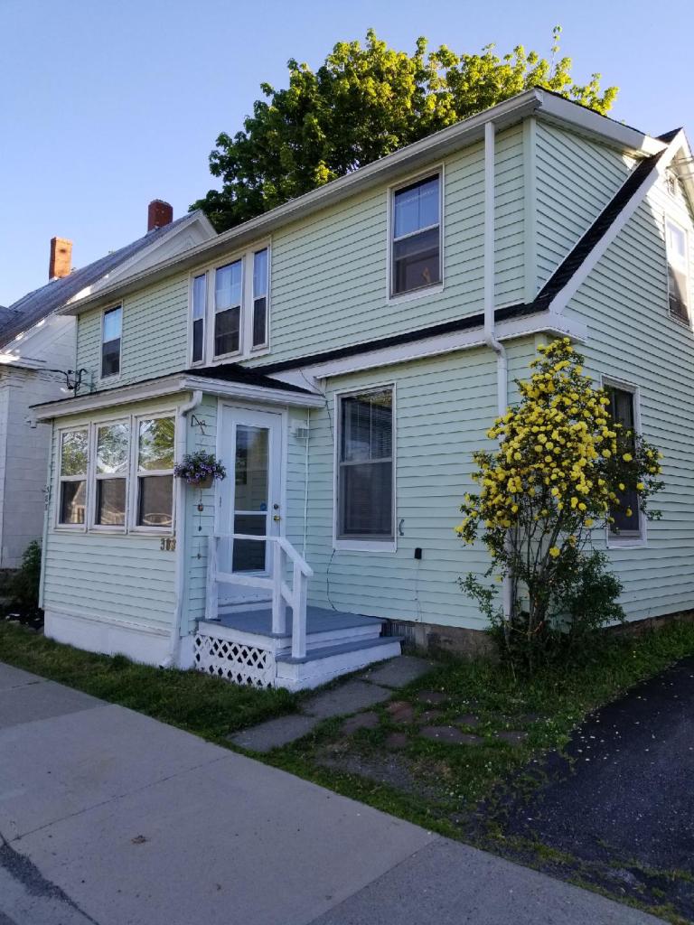 Nana's Reach - Water Street in Saint Andrews, New Brunswick