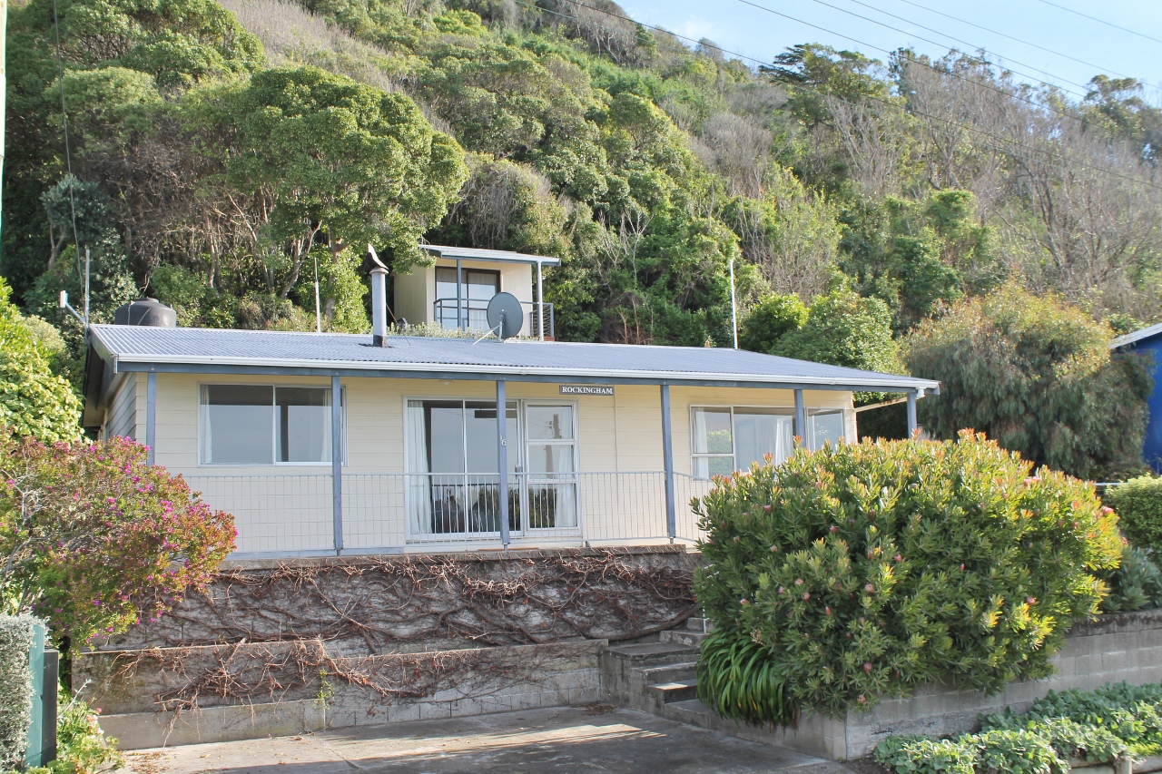 Gore Bay home with a view Houses for Rent in Gore Bay, Canterbury