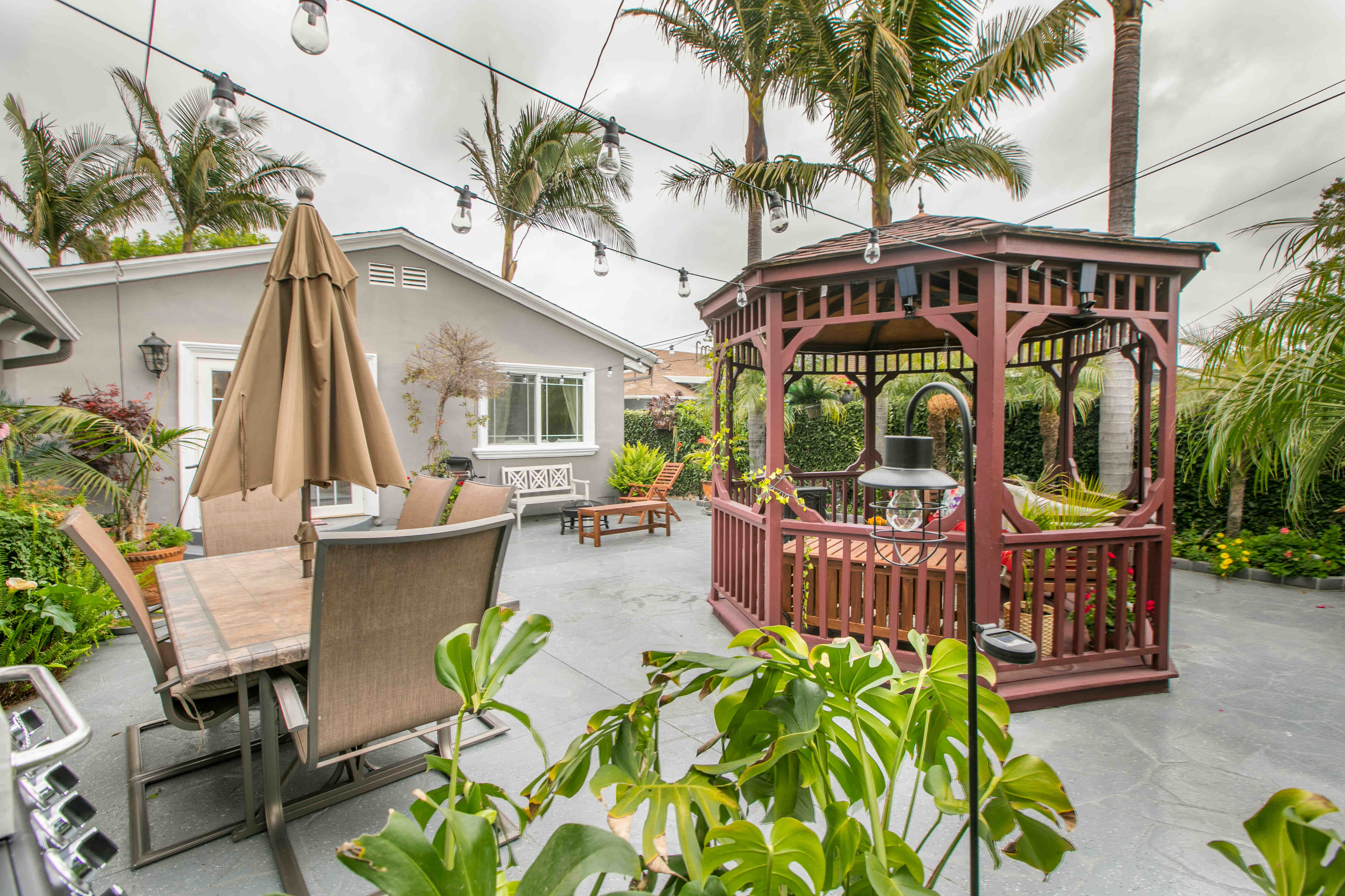 “Villa Alondra” Stunning Oasis by the Beach!