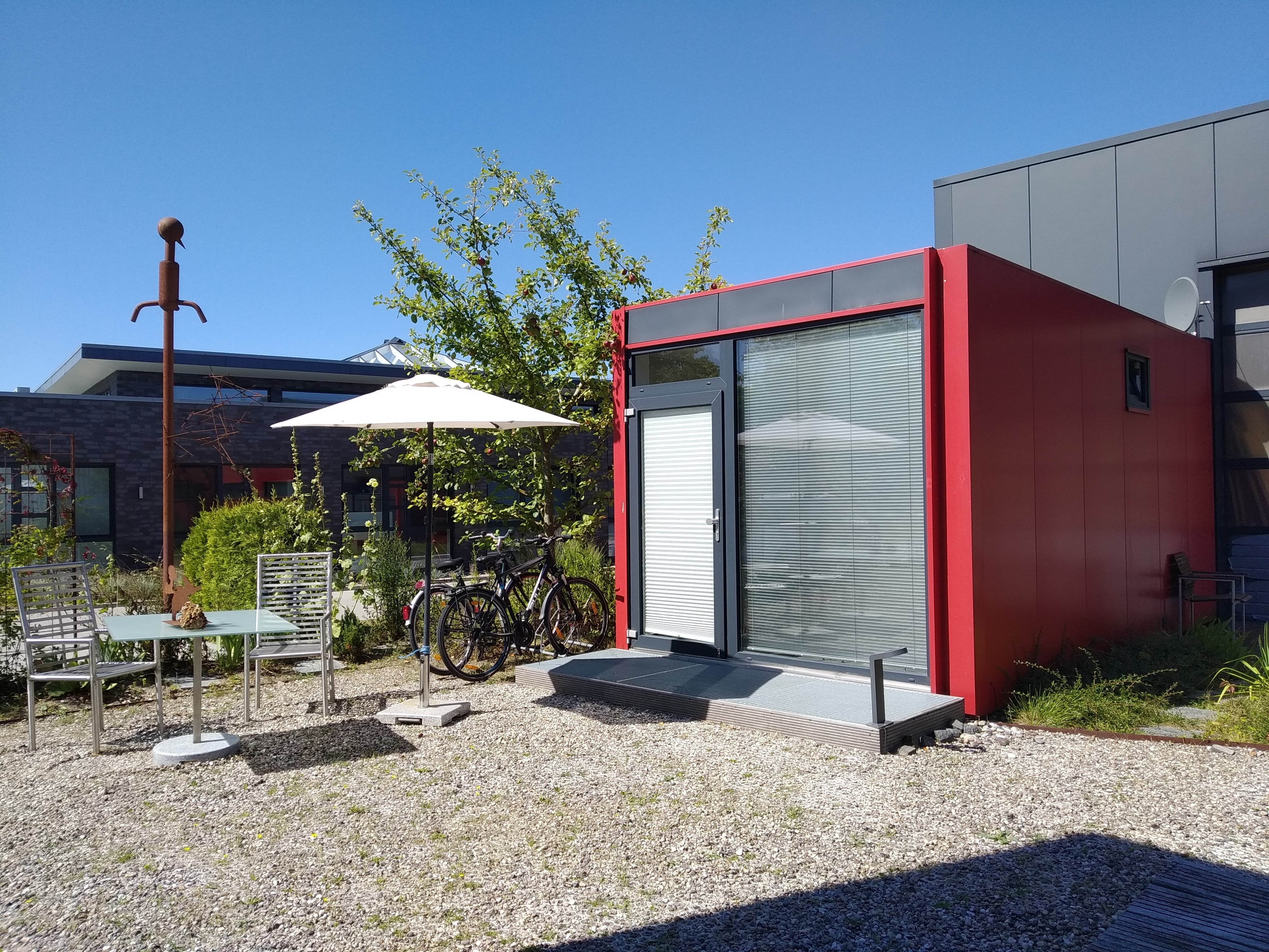Tiny Houses / Theo