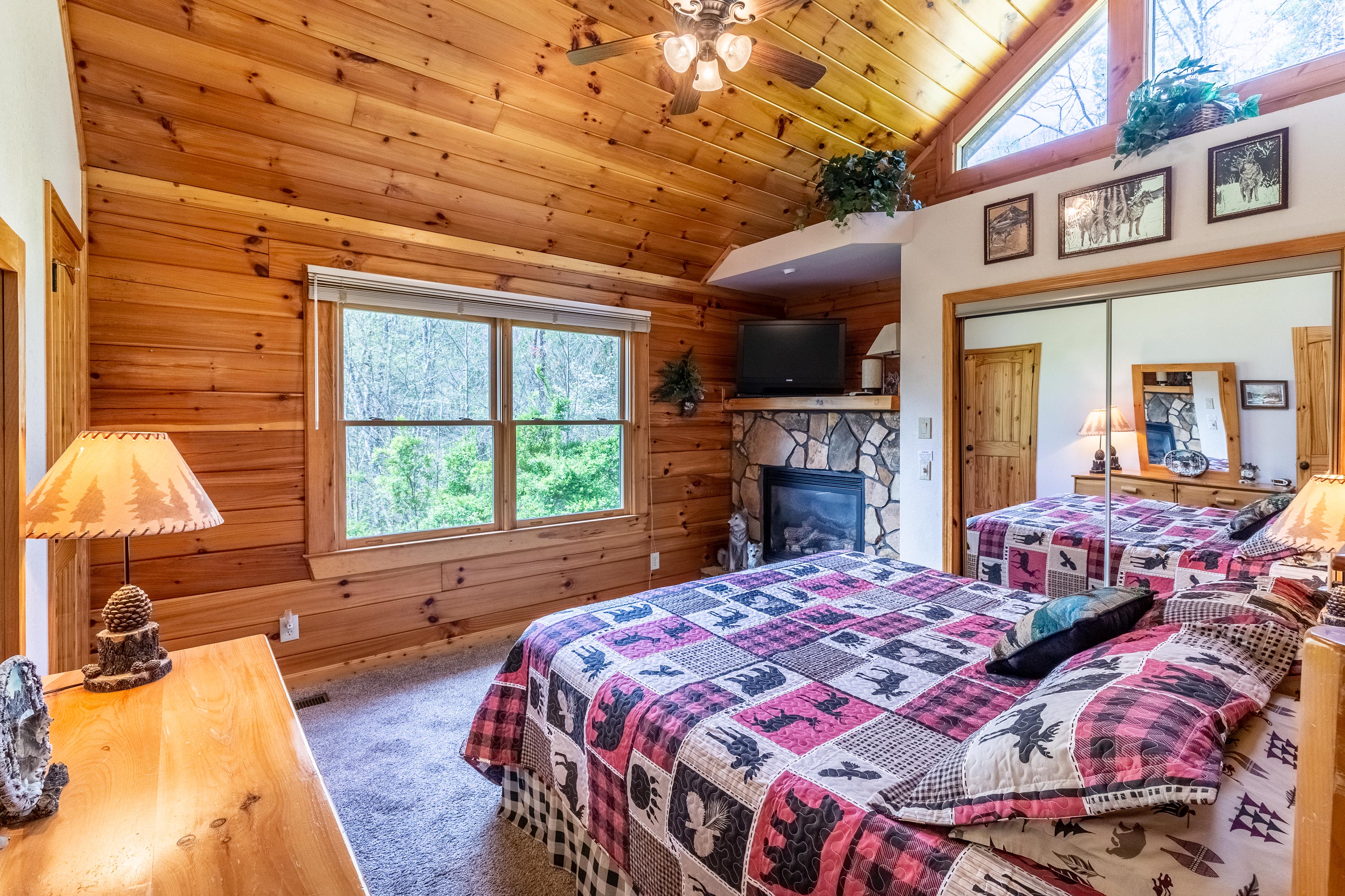 The Lazy Log Cabin Cabins for Rent in Whittier, North Carolina