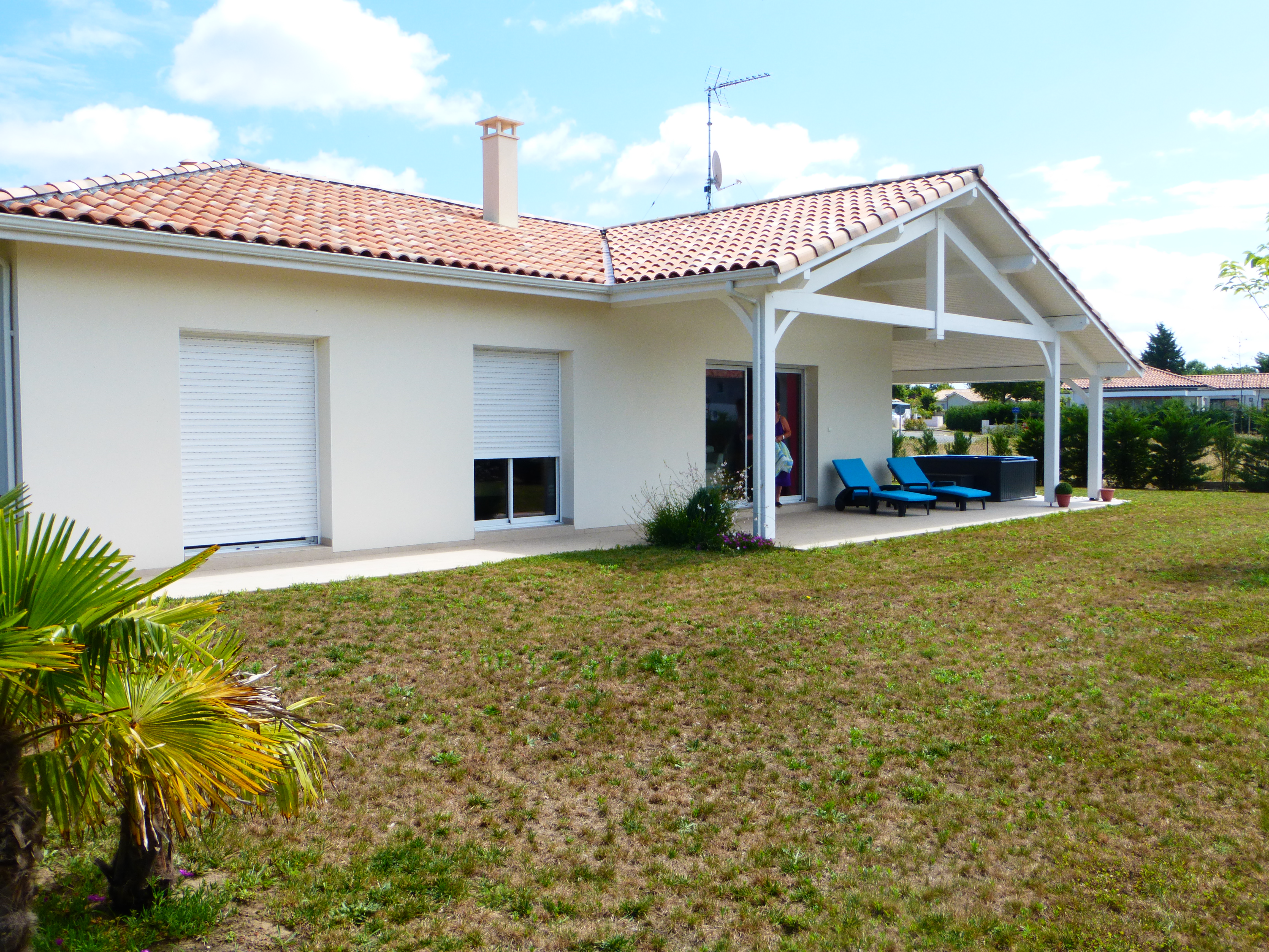 Récent villa next to the oceans beach