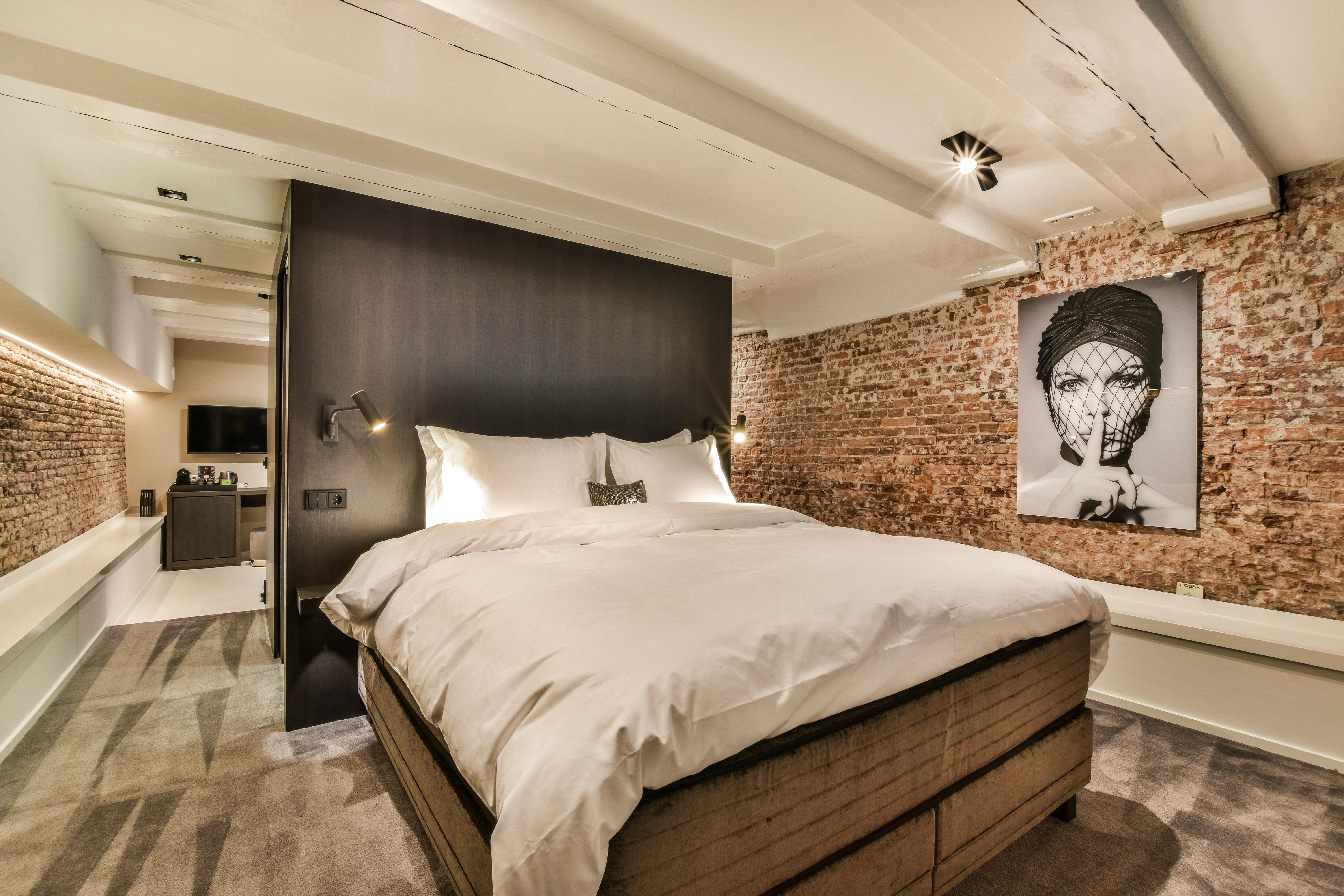Luxury Canal Suite De Heren — Amsterdam stay