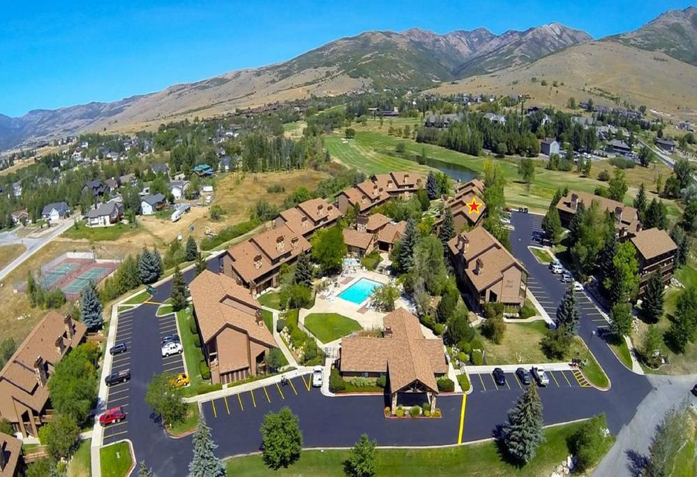 Clean, modern and Cozy Wolf Lodge Condo Townhouses for Rent in Eden