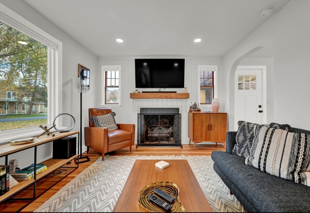 The Cozy Cape In Historic Hyde Park