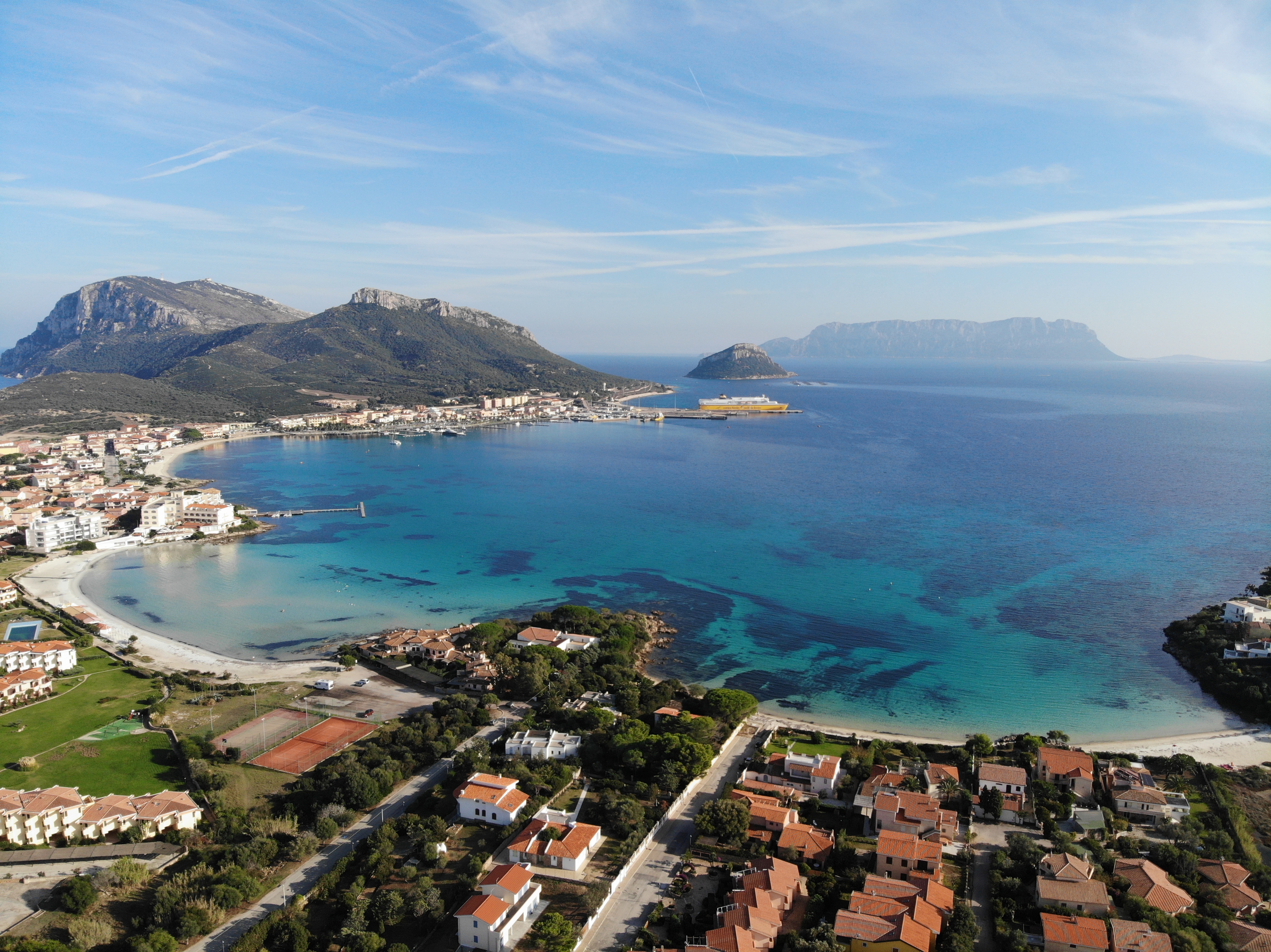 Bright apartment with sea view,air conditioning, 150m to the beach