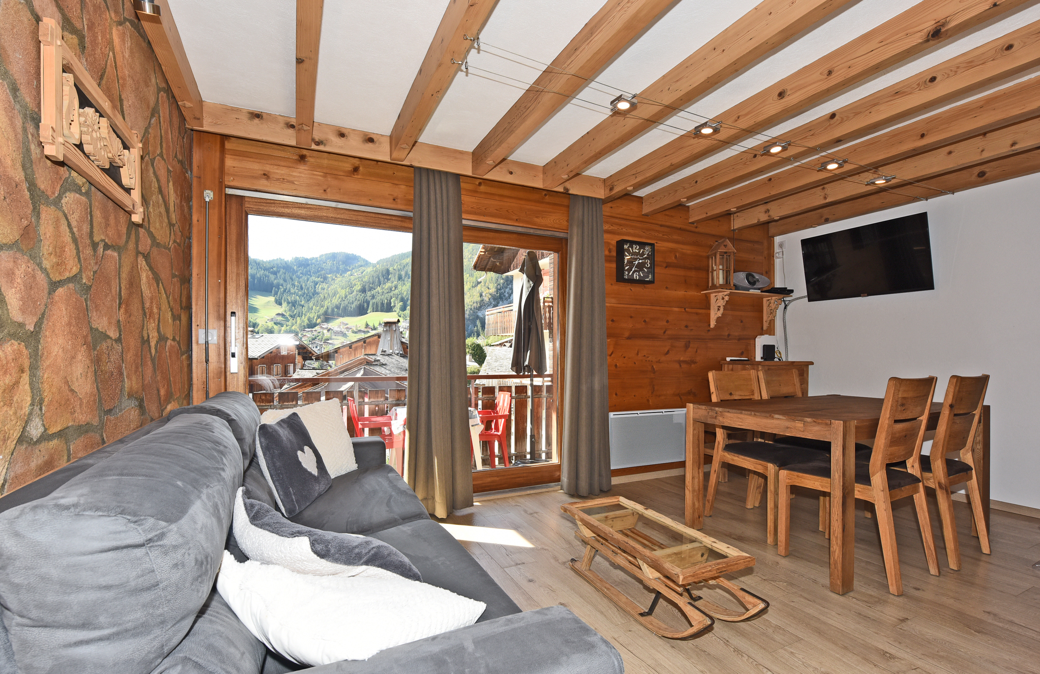 350 m from ski lifts, garage