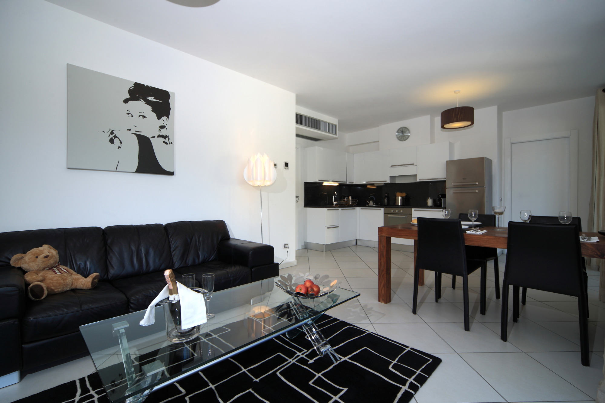 C004: 2 bedrooms apartment with lake view & garden