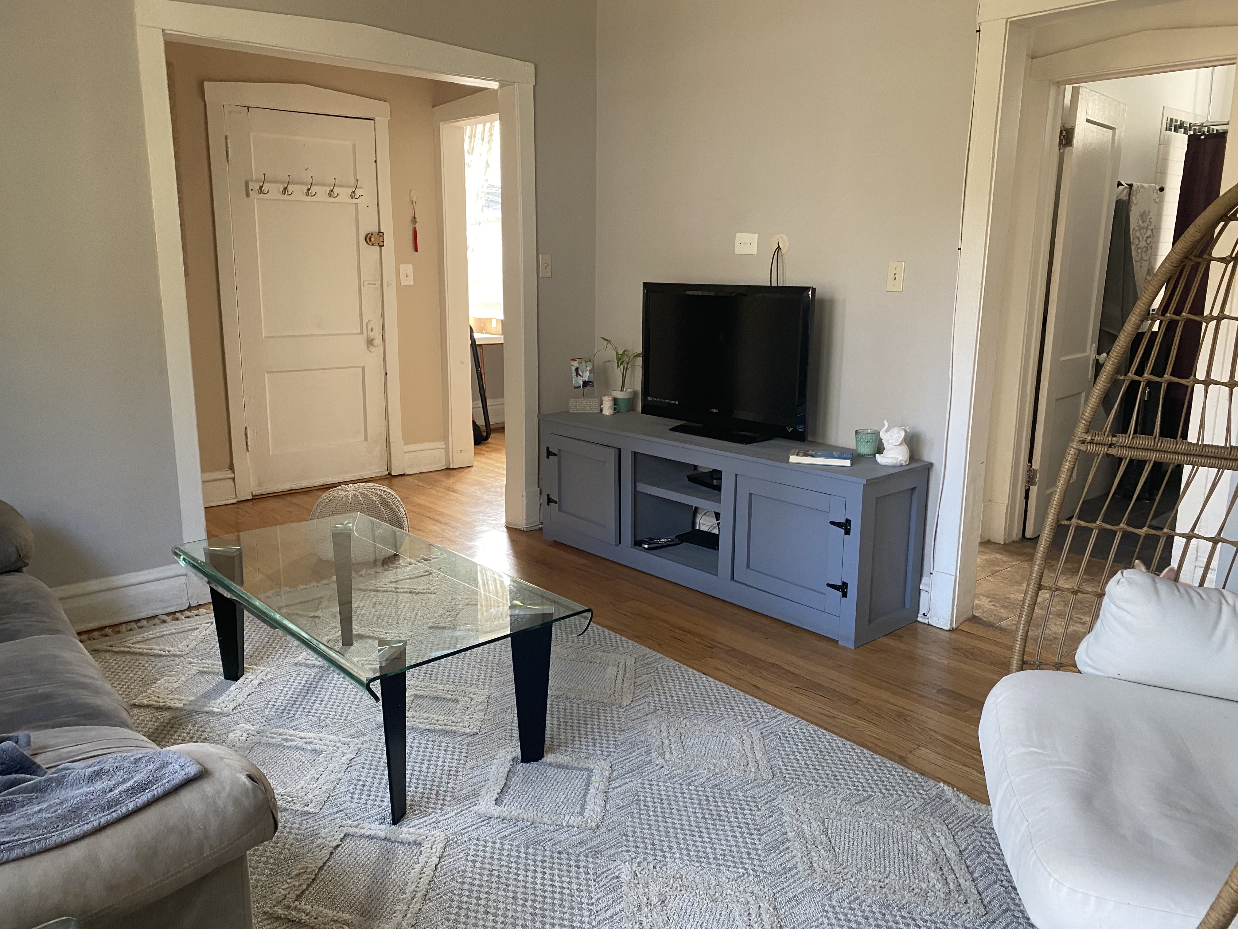 Cozy Lakeview Apt-Walk to Wrigley & Free Parking! in Lake View, Chicago