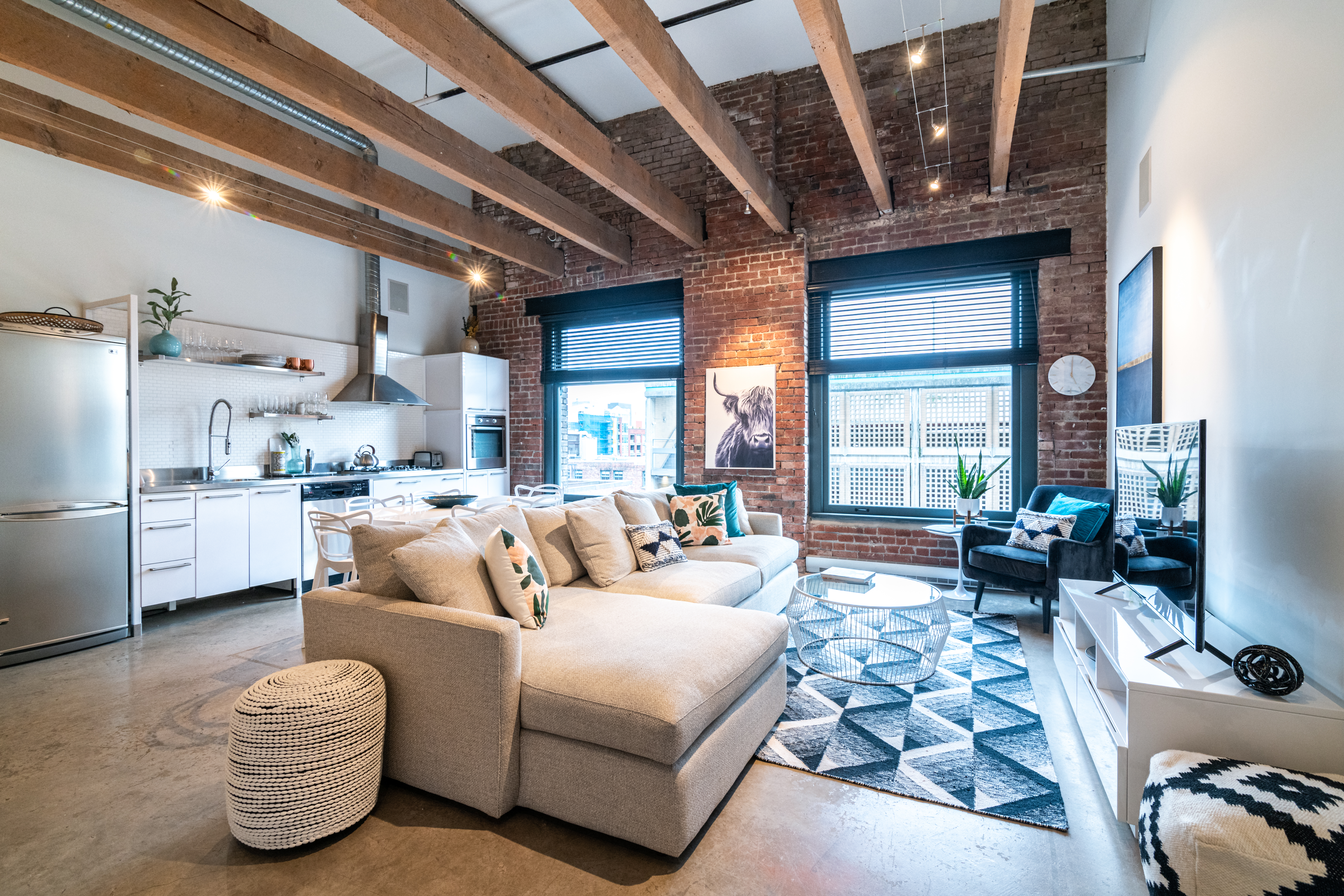 Beautiful Brick & Beam Gastown Heritage Loft!
