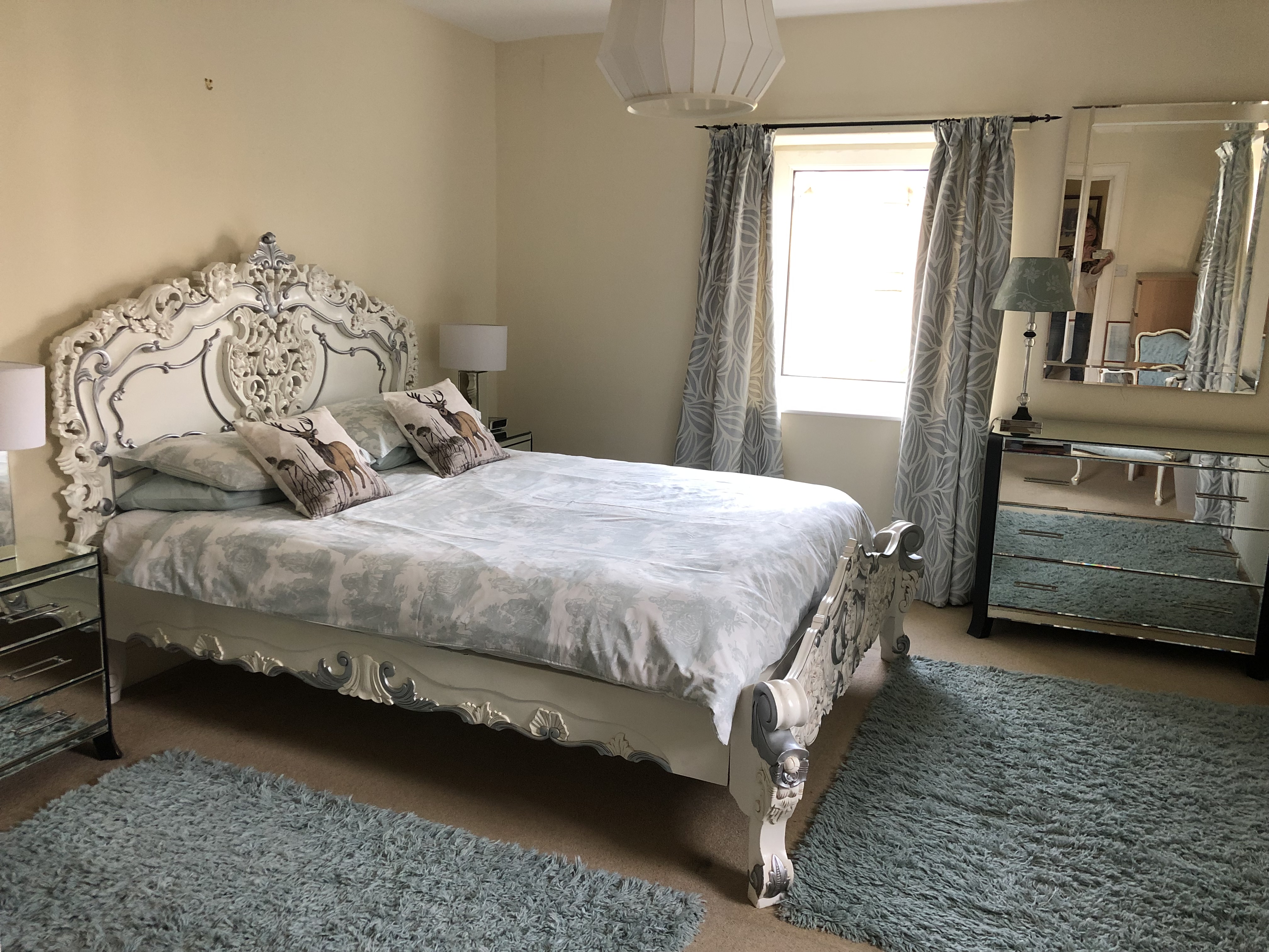 Beautiful 2 bedroom apartment with parking space in The Grange, Edinburgh