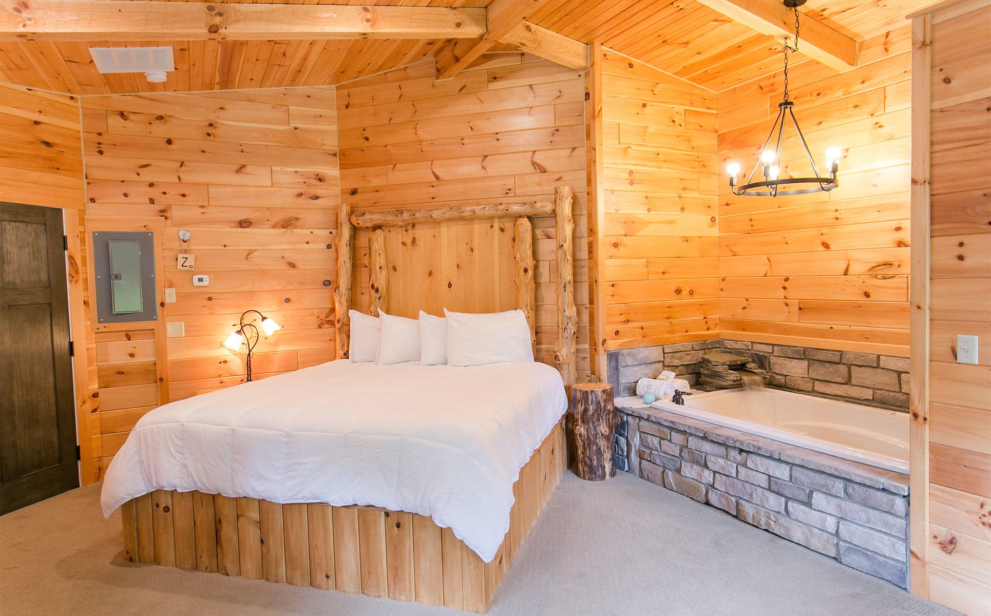 Cozy Romantic Suite for 2 in Ohio's Amish Country Apartments for Rent