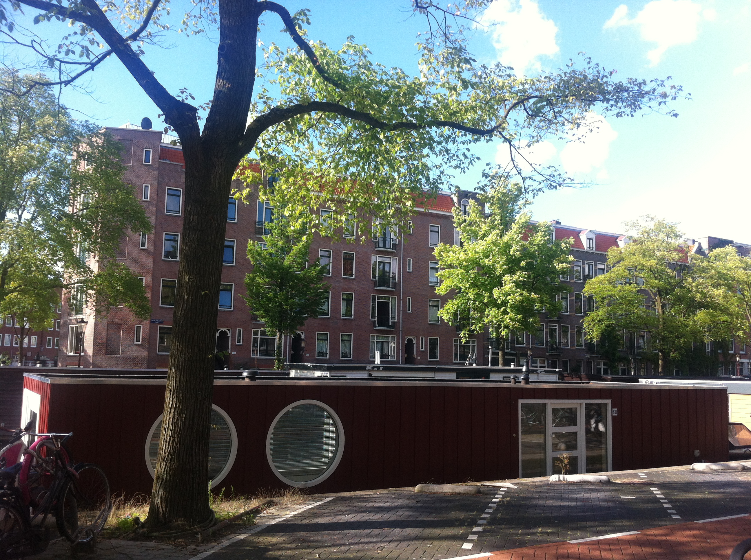 Modern & Light Houseboat near Vondelpark โ Amsterdam stay
