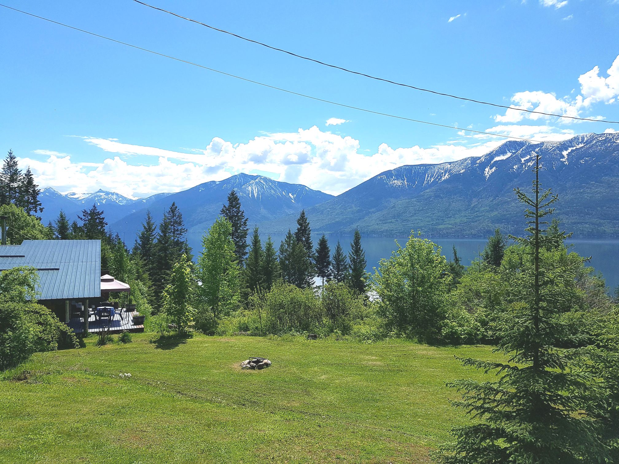 Lakeview, lake access,trails, canoe, snowshoes! Cabins for Rent in Boswell, British Columbia