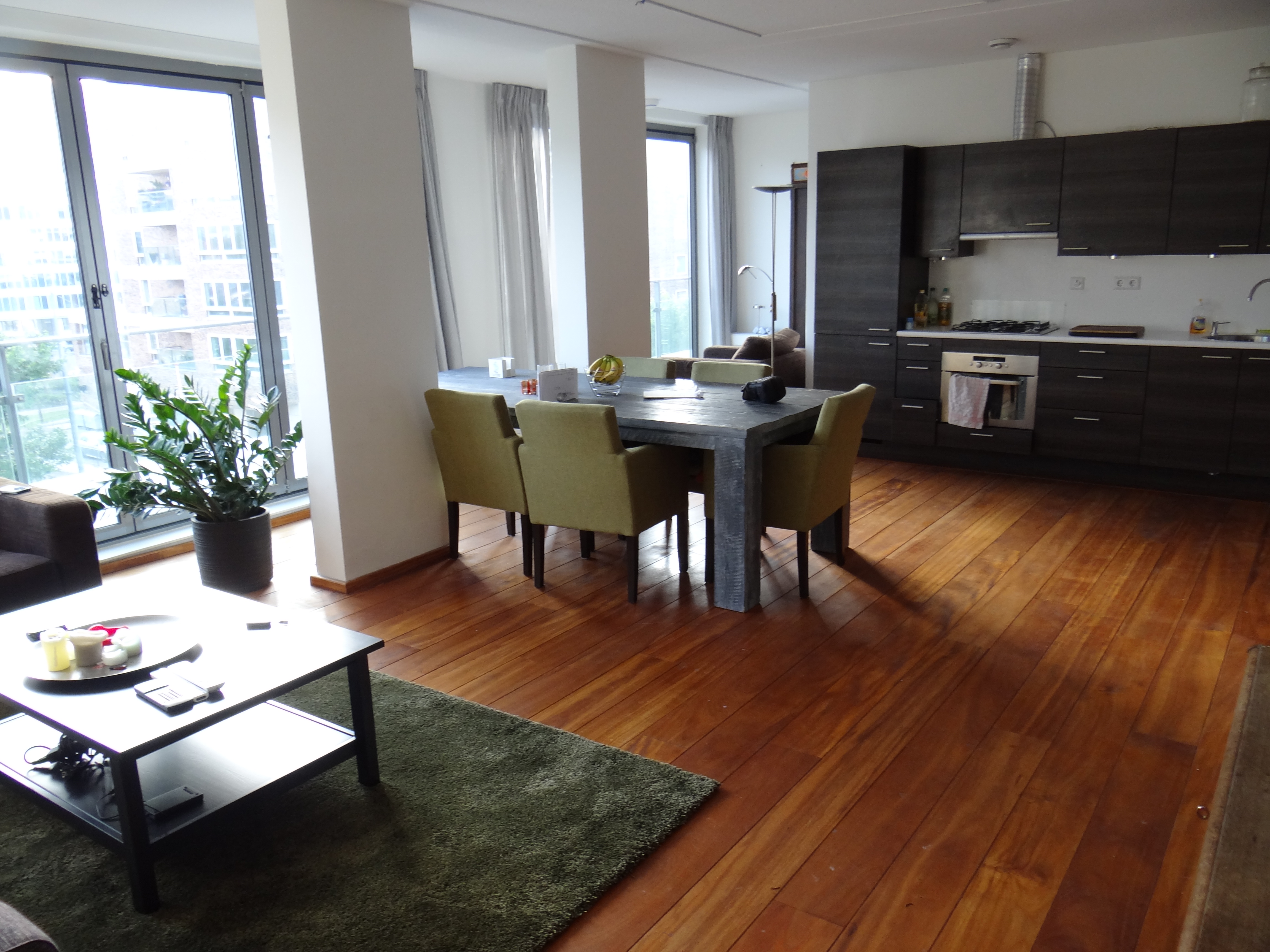 Private room in big, cozy and light apartment in Bos en Lommer, Amsterdam