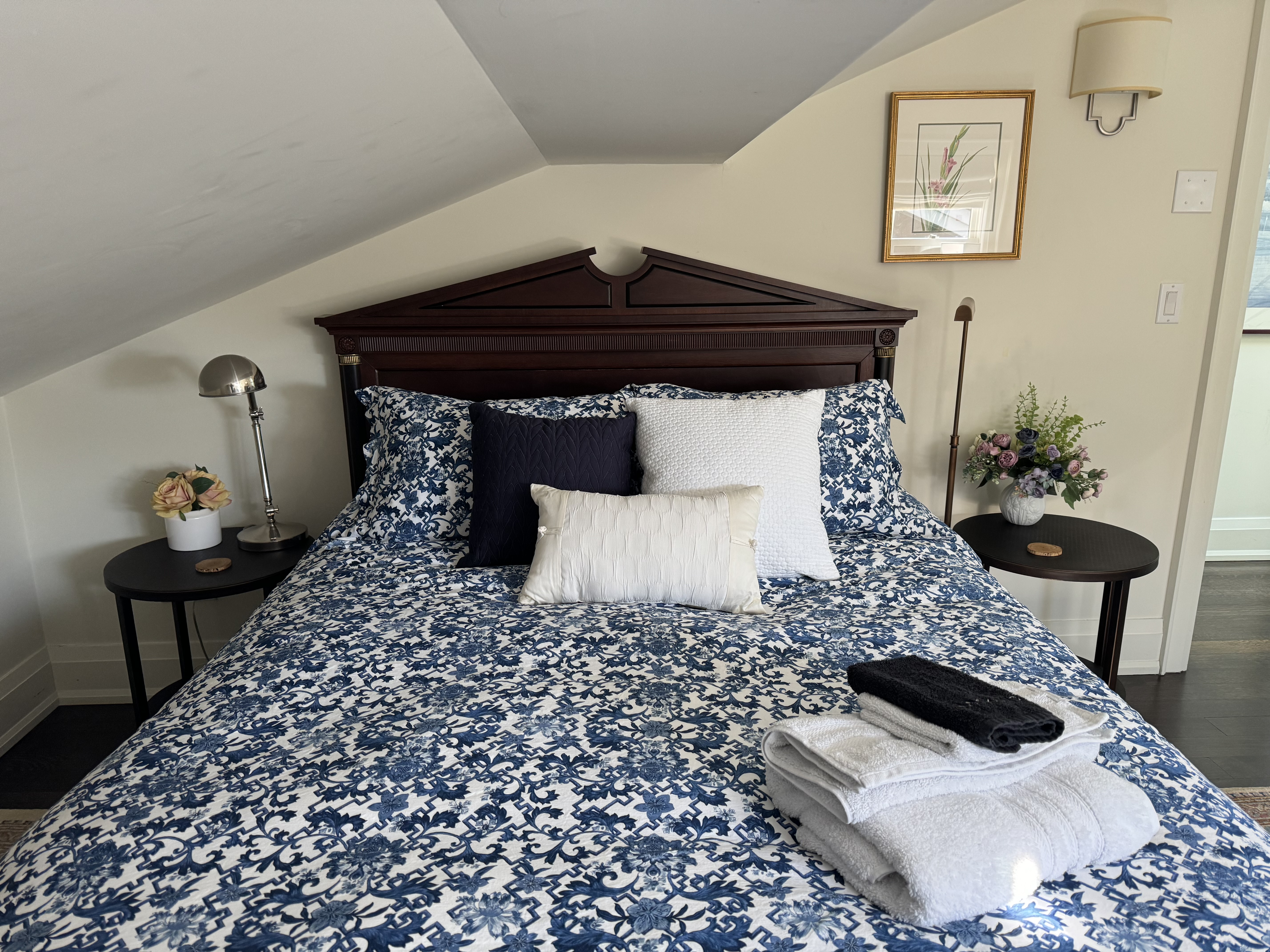 Luxurious bath / Cosy, quiet room in Annex, Toronto