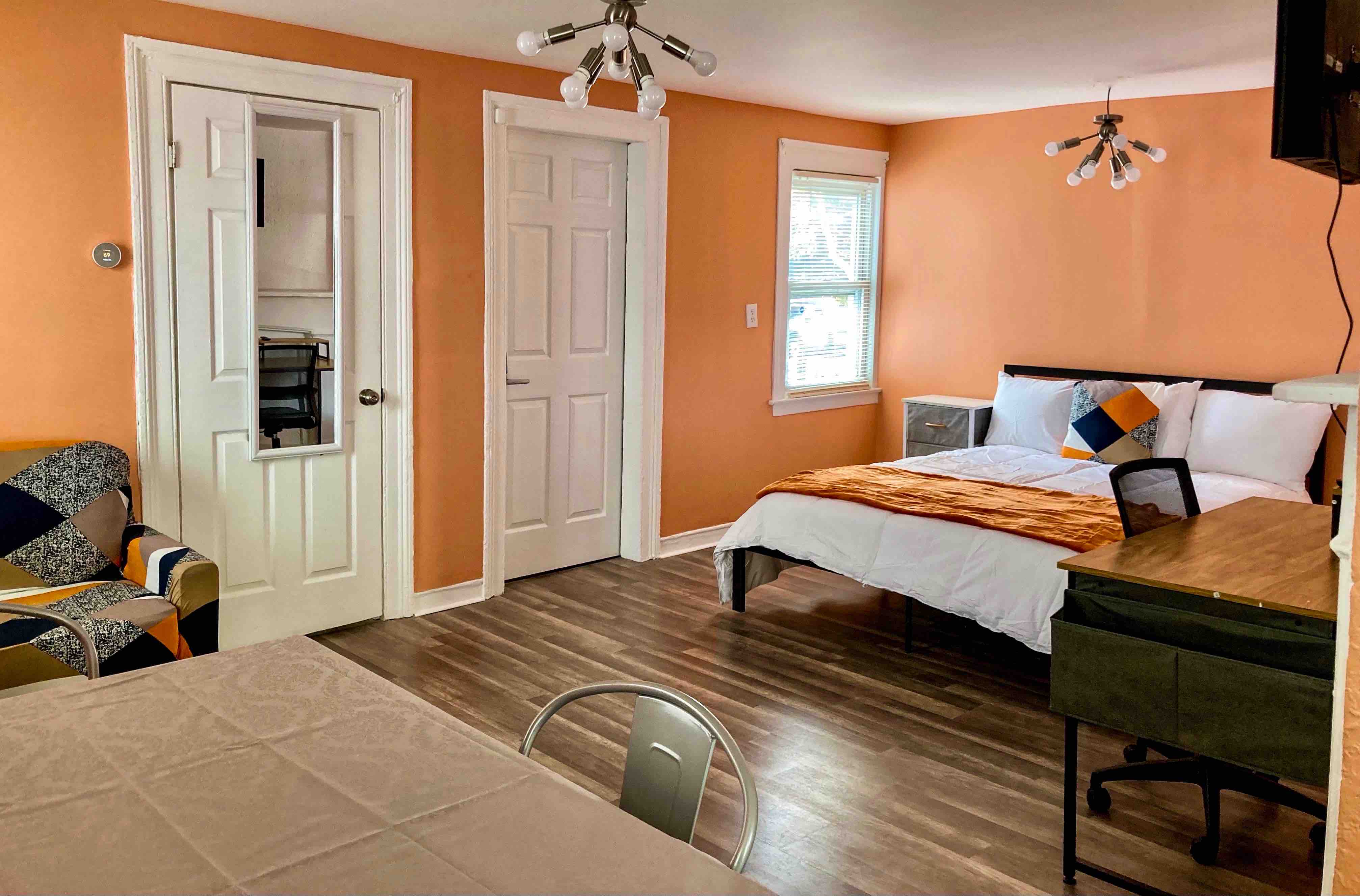 1 bdrm -5min to EWR & 40min to NYC! Laundry Incl! in East, Newark
