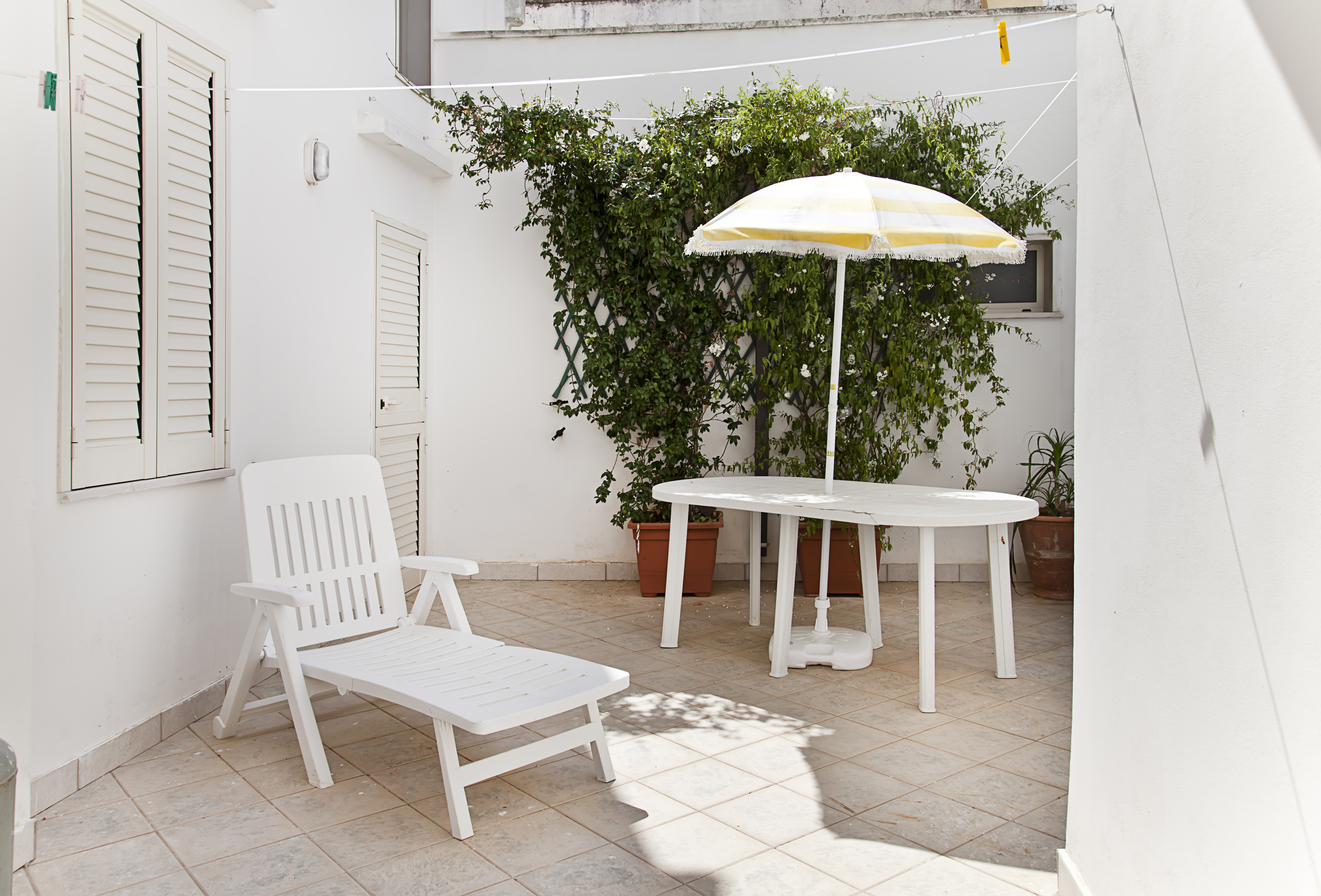 Single-family house near Gallipoli with patio (b)