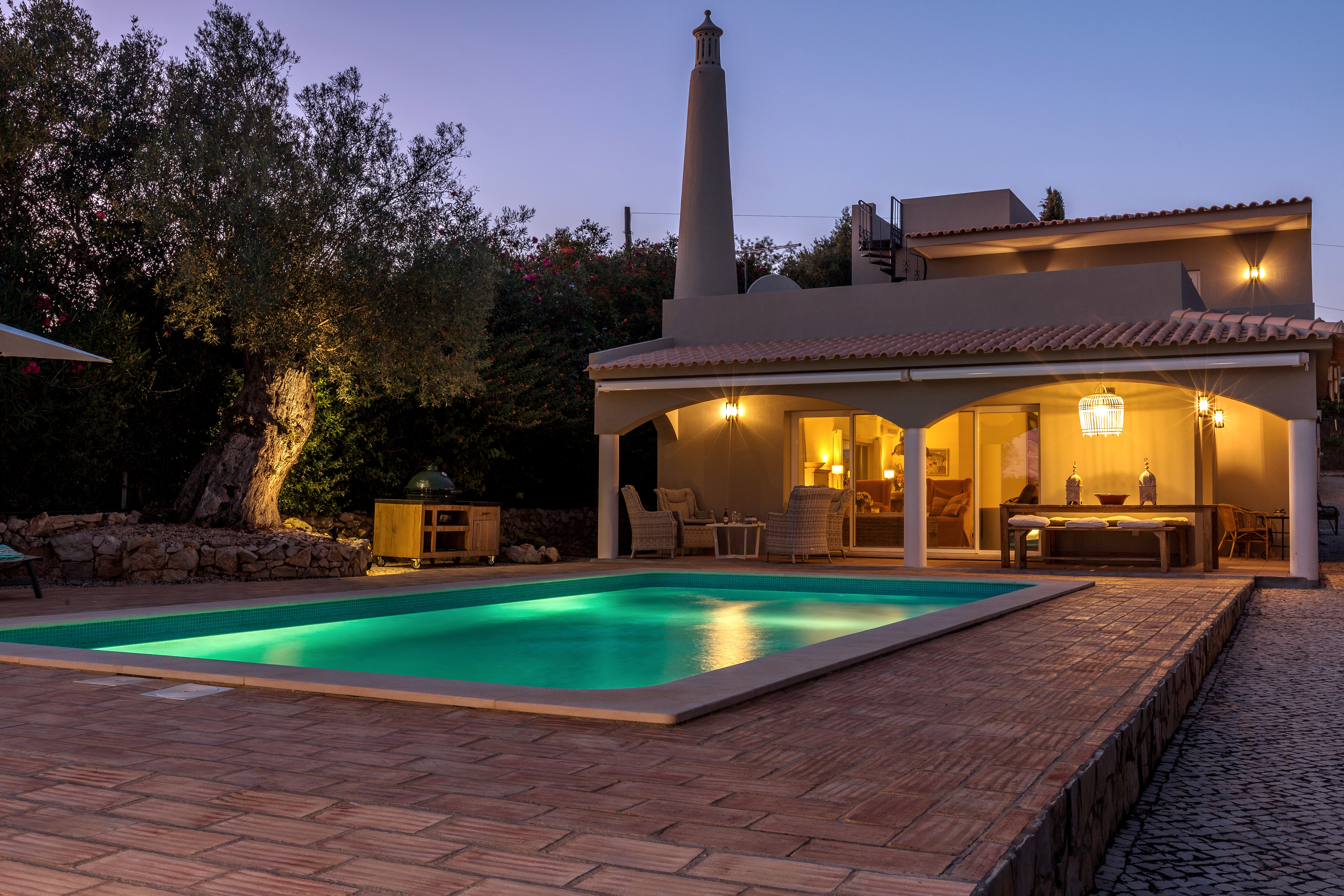 8p villa w. heated pool near beaches
