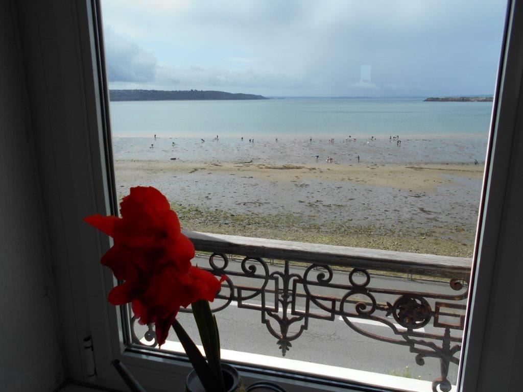 Nice 100 m2 apartment, full sea view.