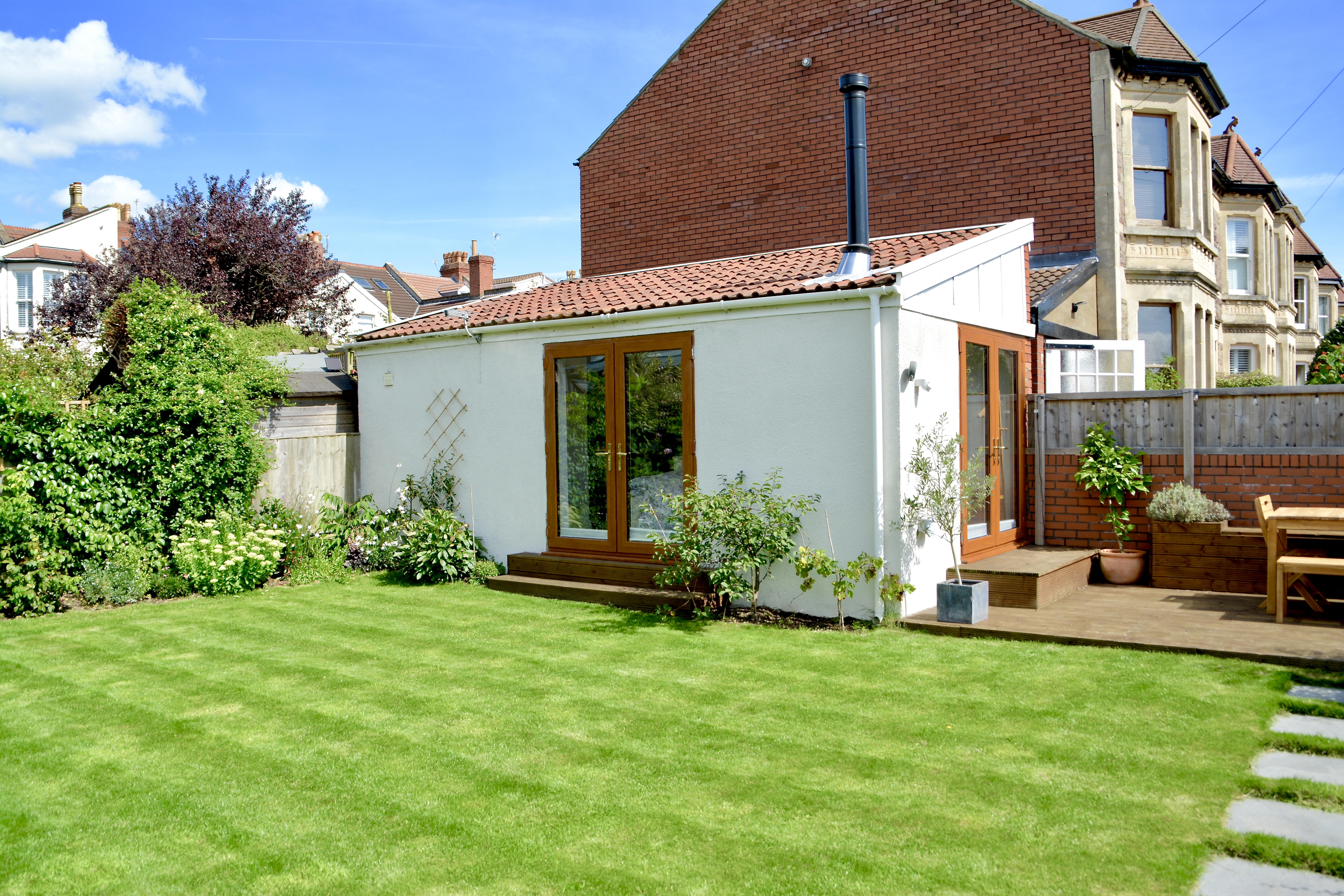 Cosy, self-contained, garden room, private access in Knowle, Bristol