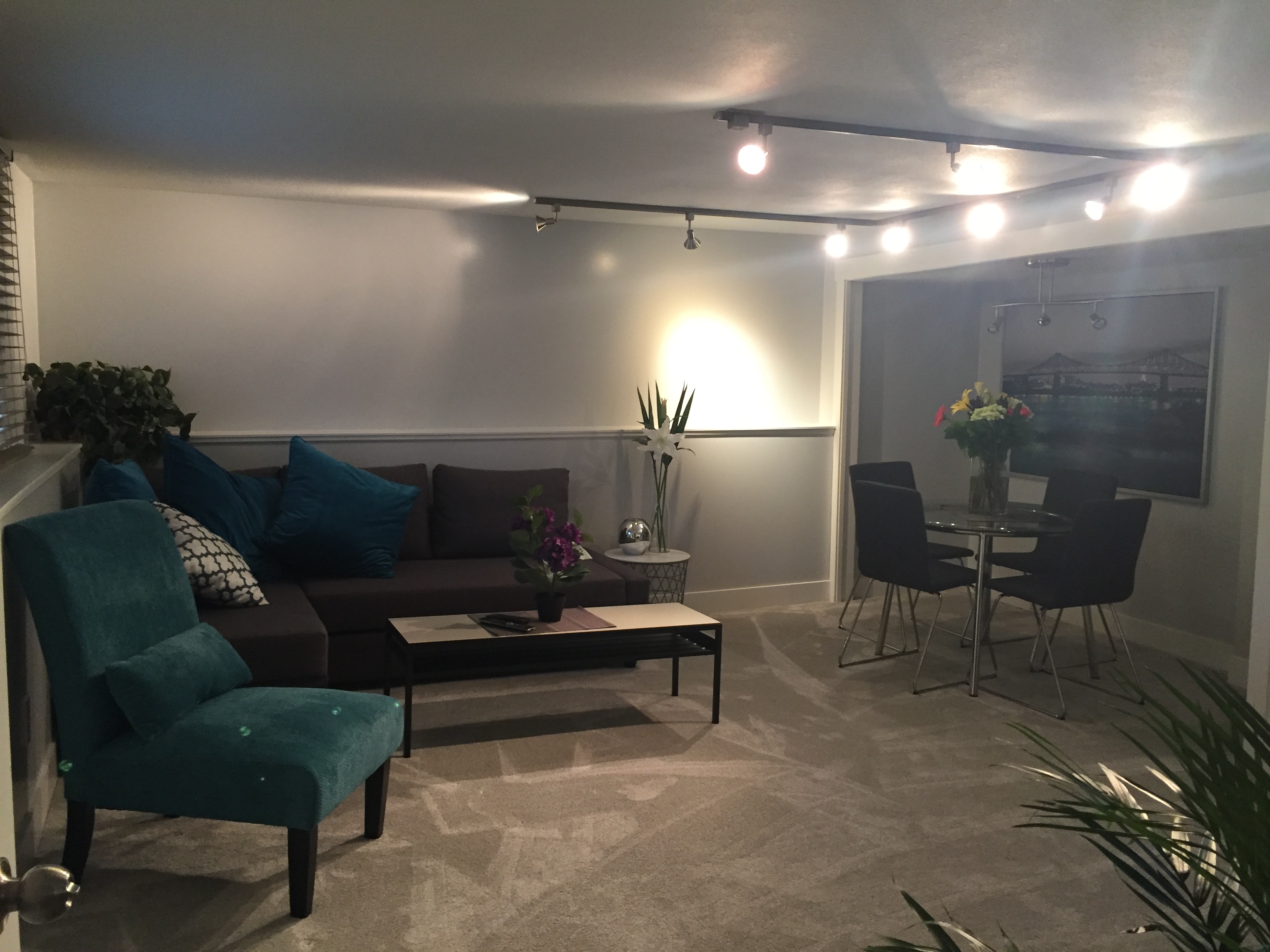 Modern 1 Bedroom Suite on West Side of Vancouver