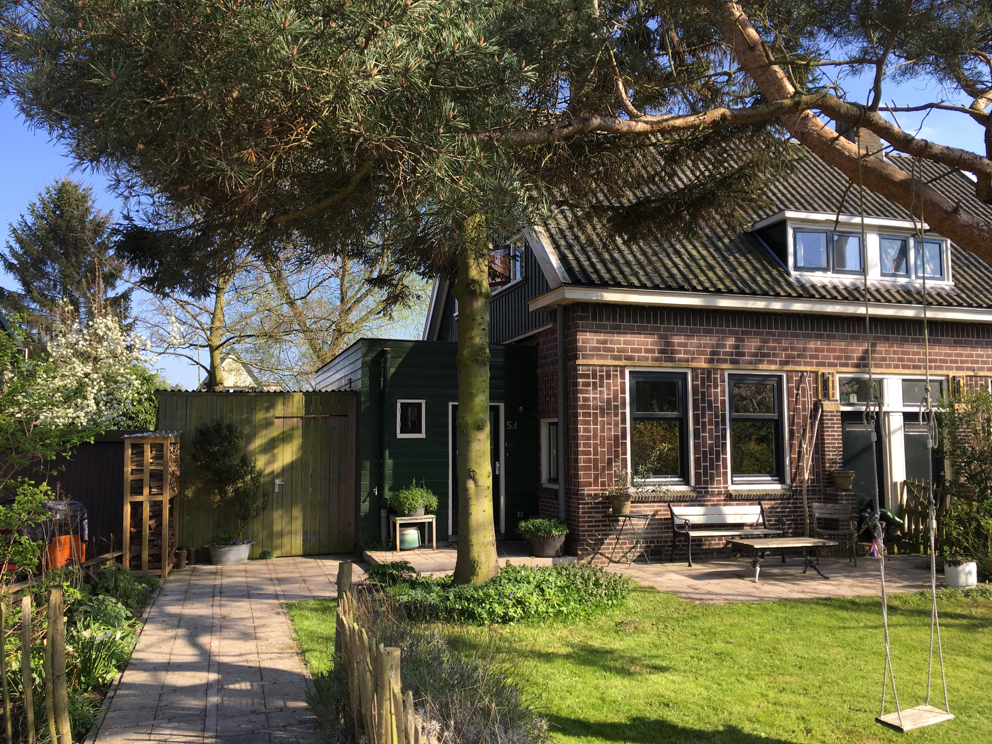 Family home with bicycles & parking space — Amsterdam stay
