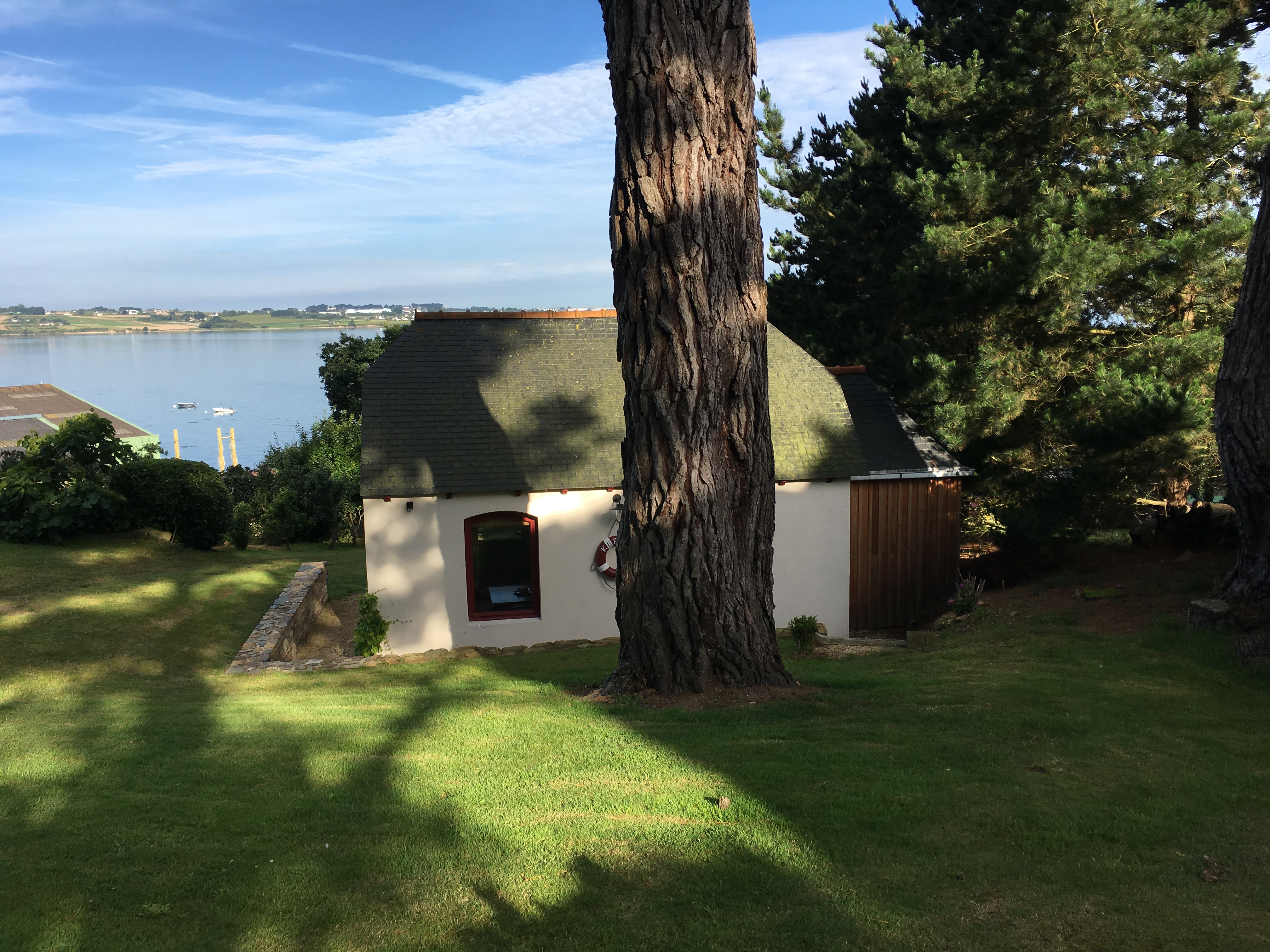 Kerélec small guesthouse with your feet in the water