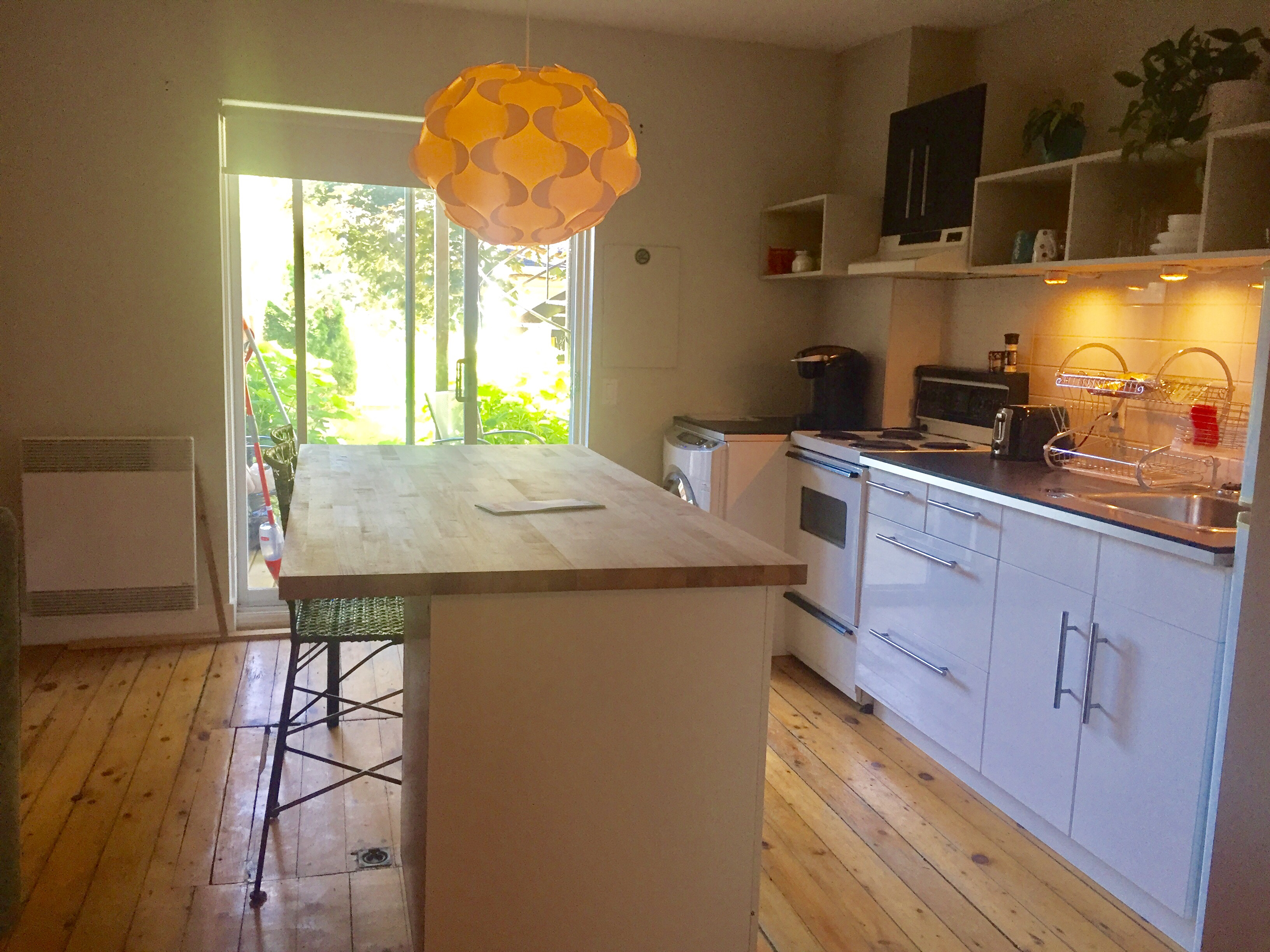 Monthly rental Verdun studio with parking and yard