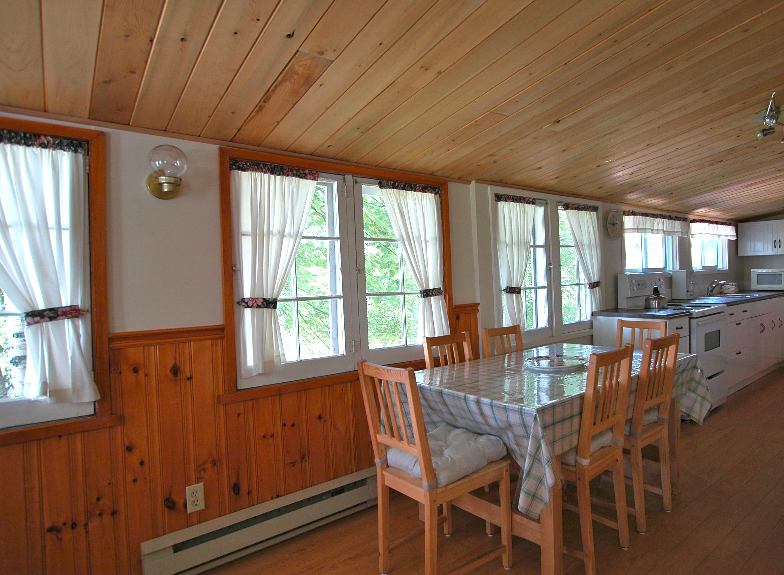 Grandview Cottage at Birch Cliff Lodge Cabins for Rent in Bancroft