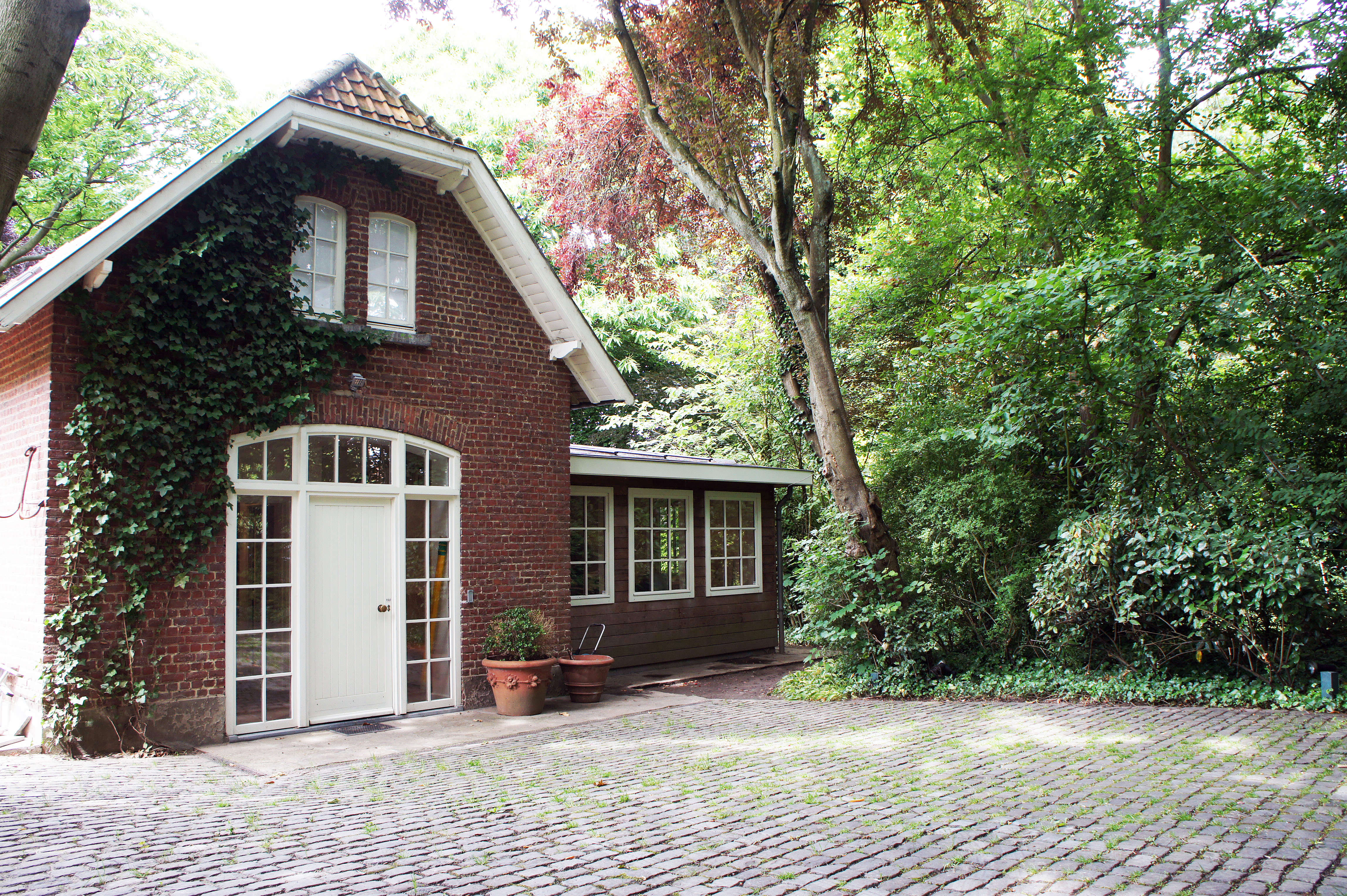 Charming cottage in a green scenery in Uccle, Brussels