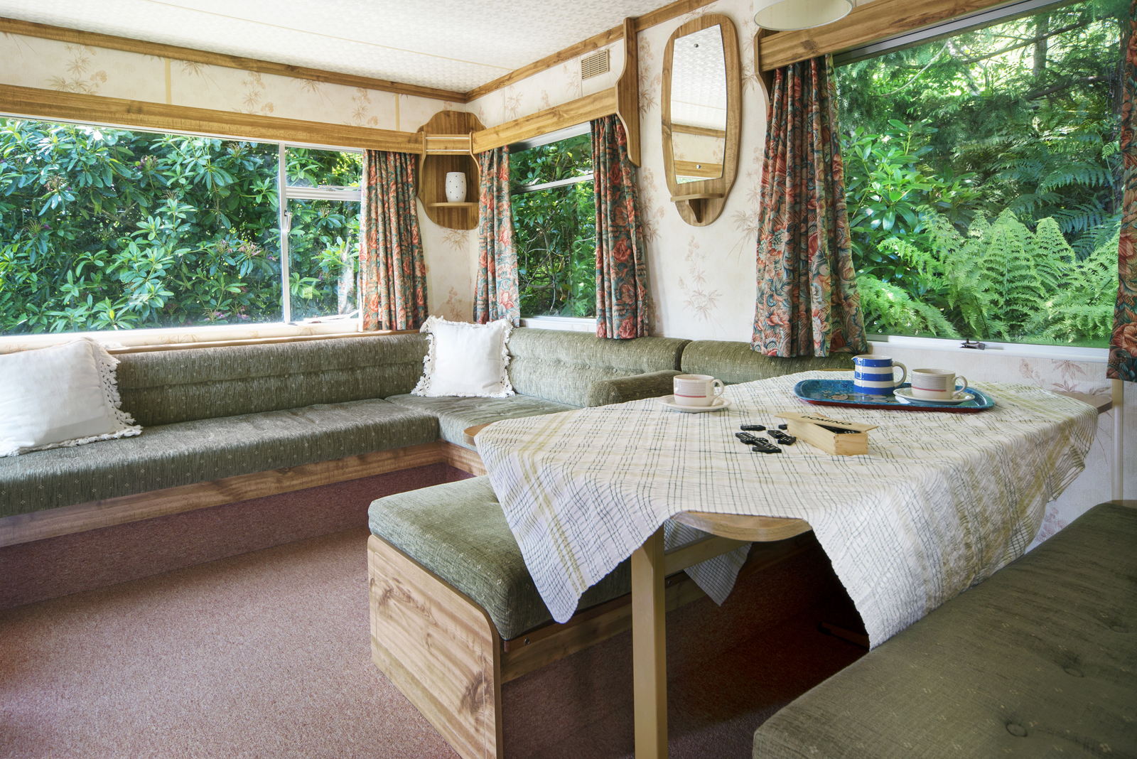 Retro caravan in nature's paradise! Campervans/Motorhomes for Rent in