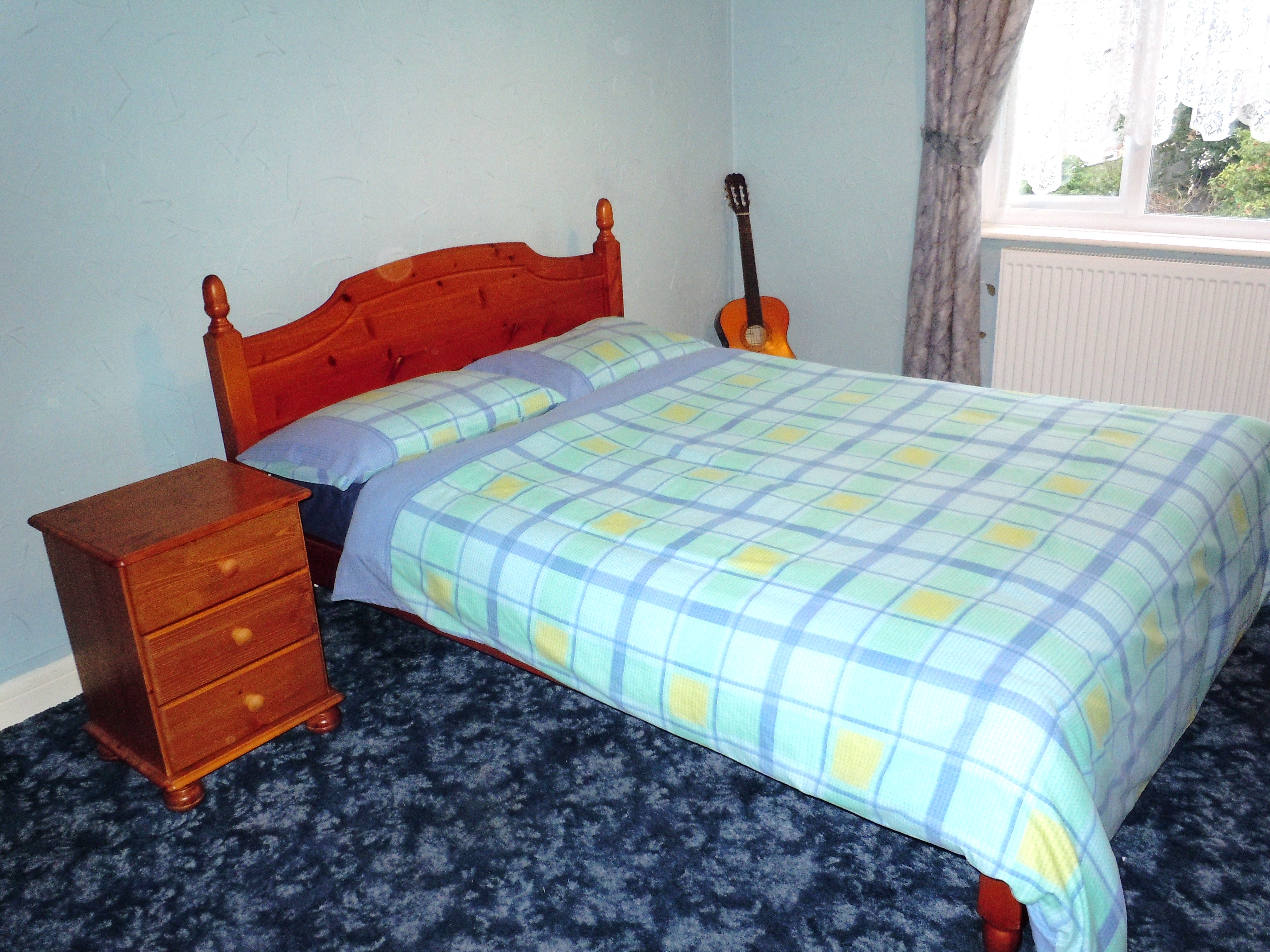 Large double room with breakfast in Eastville, Bristol