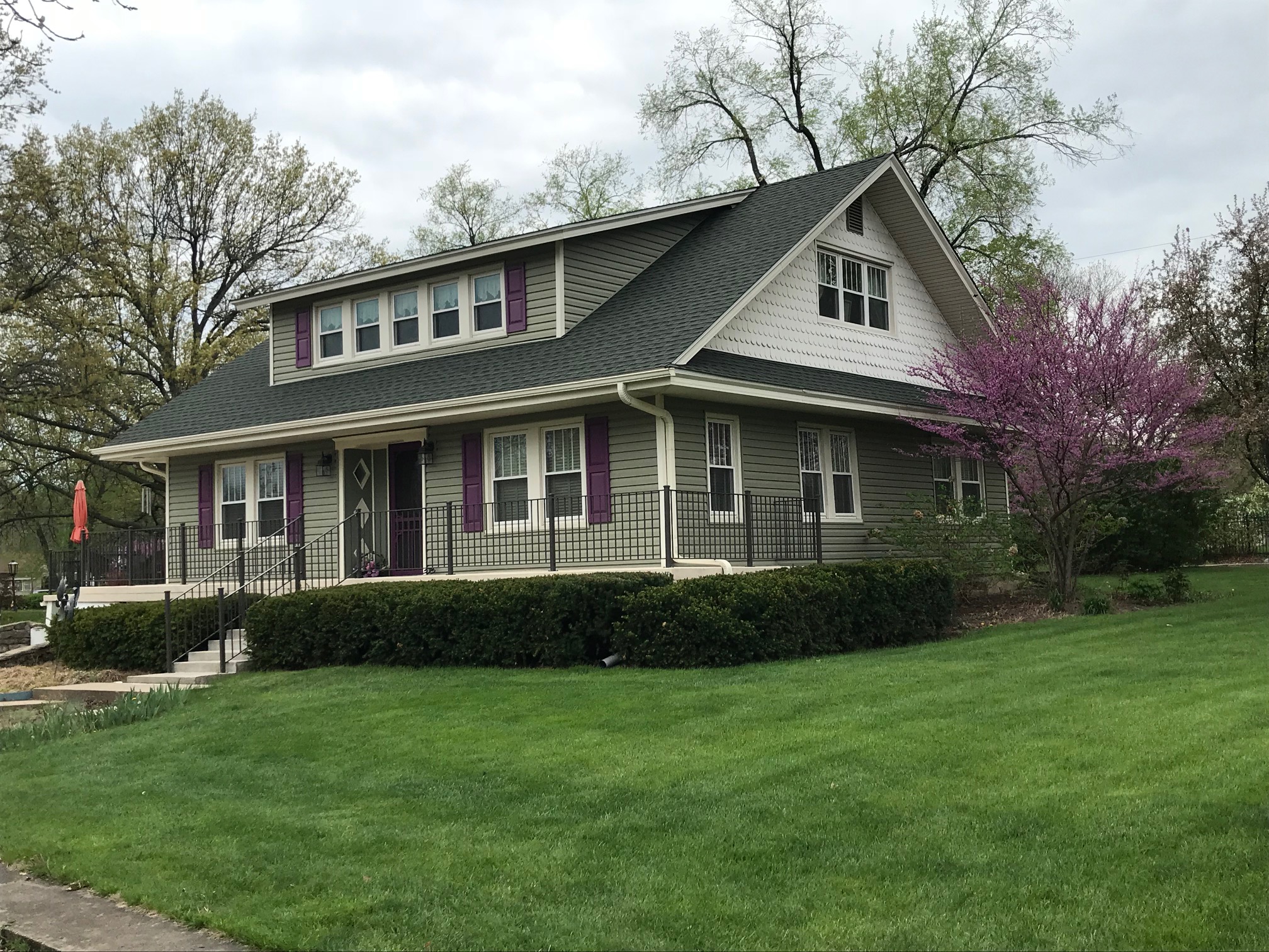 Historic vintage home in downtown Olathe, KS Guest suites for Rent in