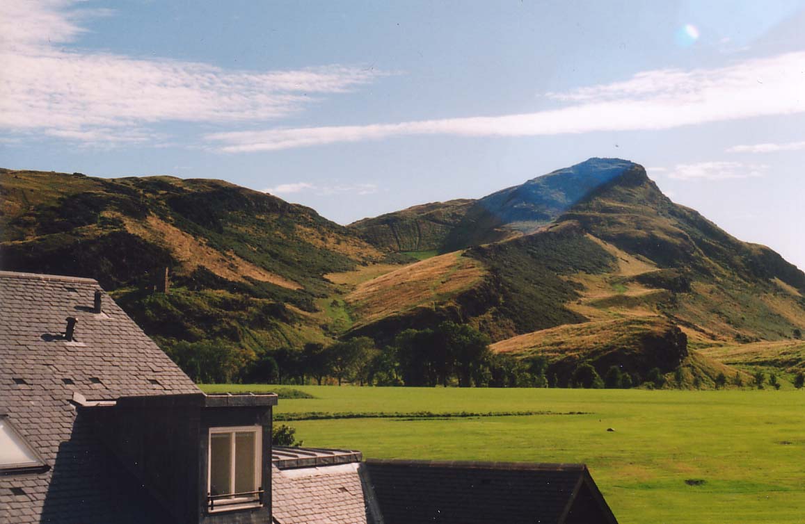 Luxury Holyrood flat, free parking in Abbeyhill, Edinburgh