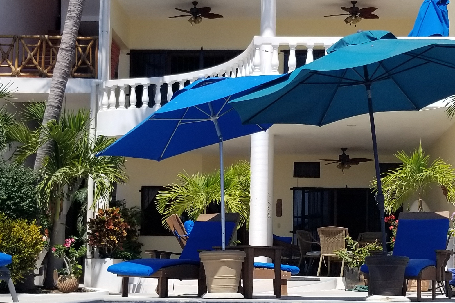 Casa Vista Bonita Fourplex
First Floor, On Beach!