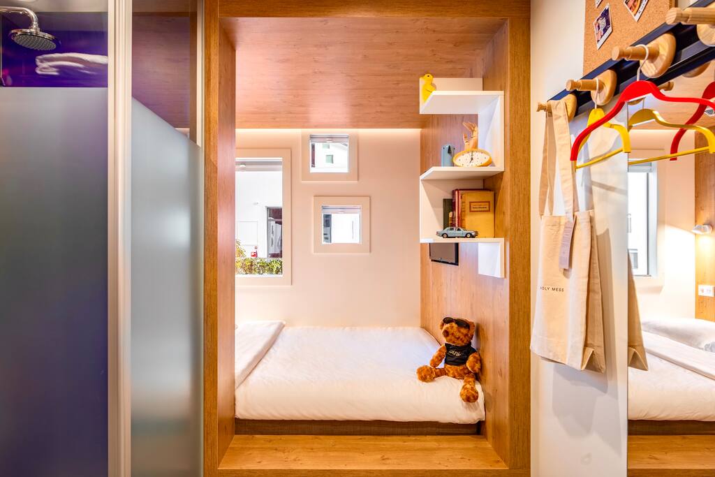 Stay smart in our BUNK ROOM + with en-suite — Amsterdam stay